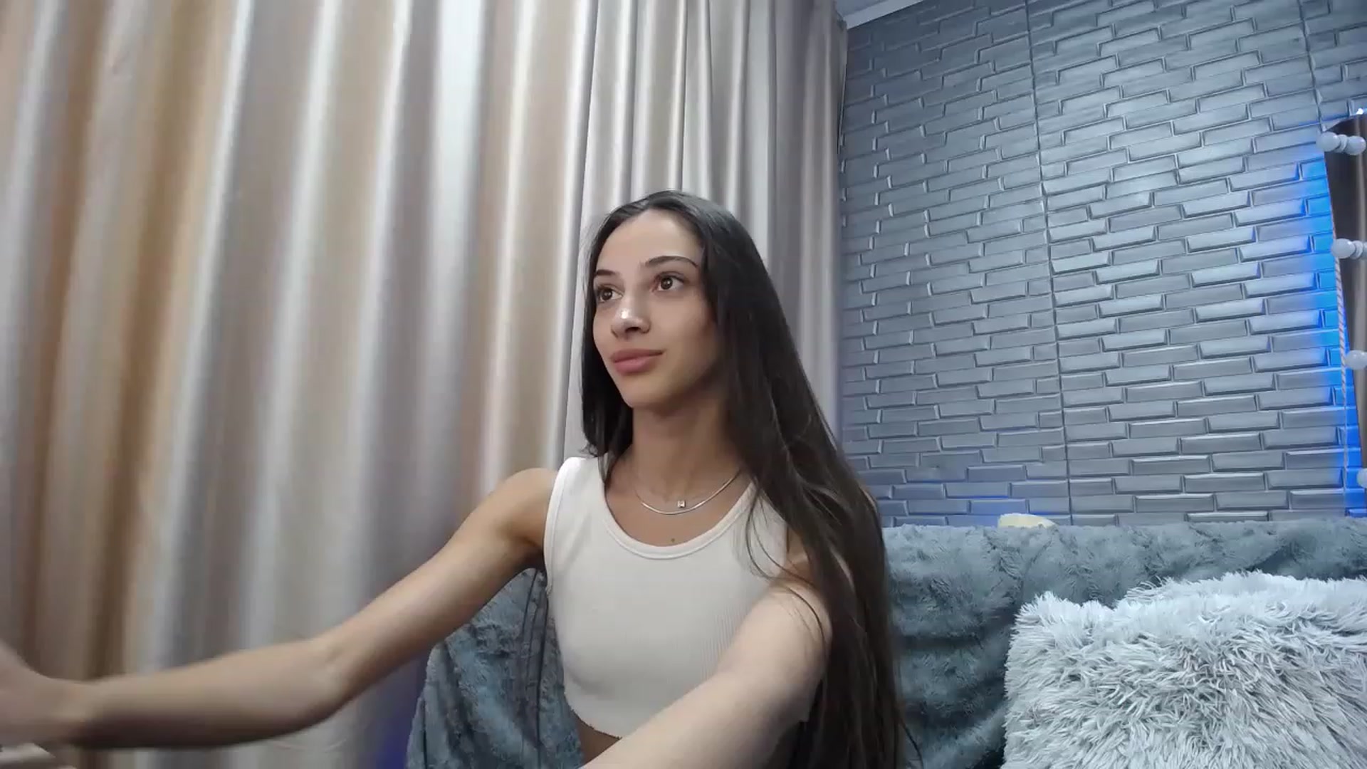 Gallery image thumbnail from Lea_Lexis's myfreecams stream on, 08/11/2023, 11:19 image 16 of 20