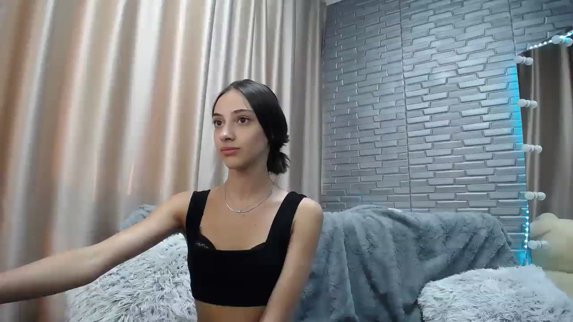 Gallery image thumbnail from Lea_Lexis's myfreecams stream on, 08/19/2023, 13:47 image 16 of 20