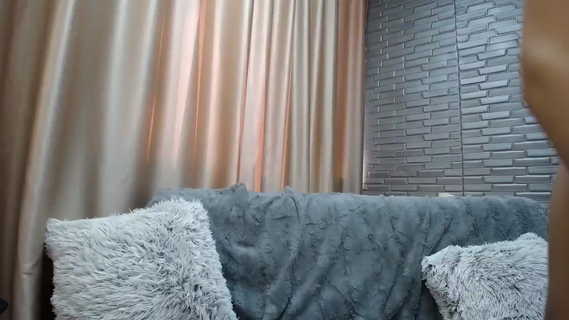 Gallery image thumbnail from Lea_Lexis's myfreecams stream on, 09/12/2023, 10:06 image 7 of 20