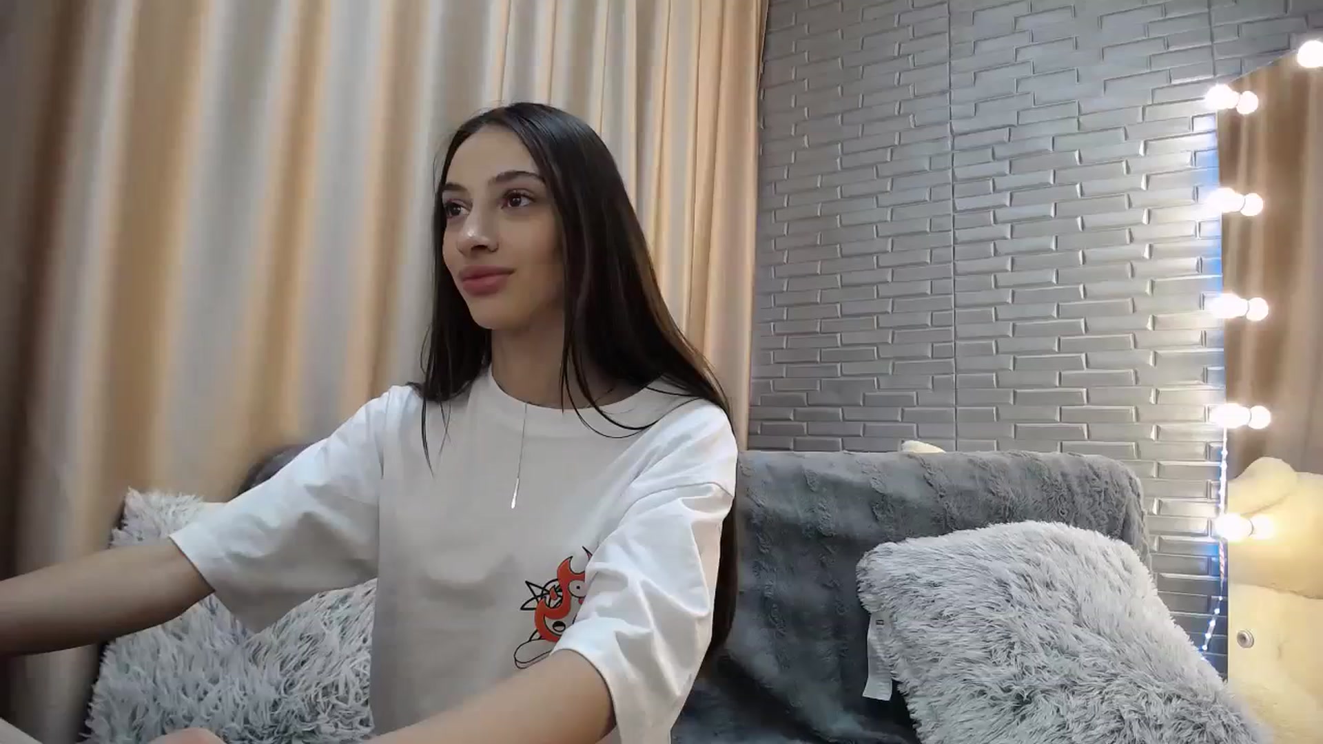 Gallery image thumbnail from Lea_Lexis's myfreecams stream on, 10/02/2023, 09:24 image 12 of 20