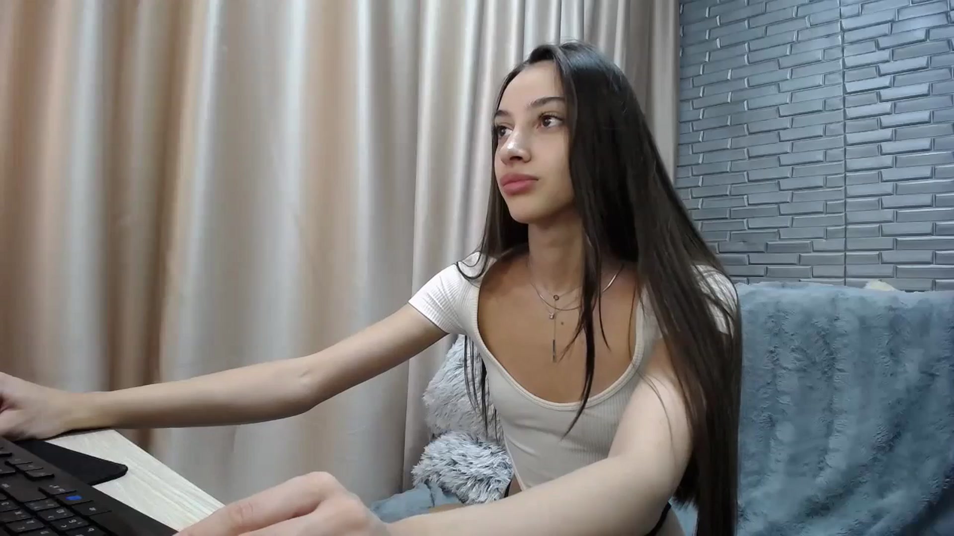 Gallery image thumbnail from Lea_Lexis's myfreecams stream on, 10/13/2023, 10:51 image 16 of 20