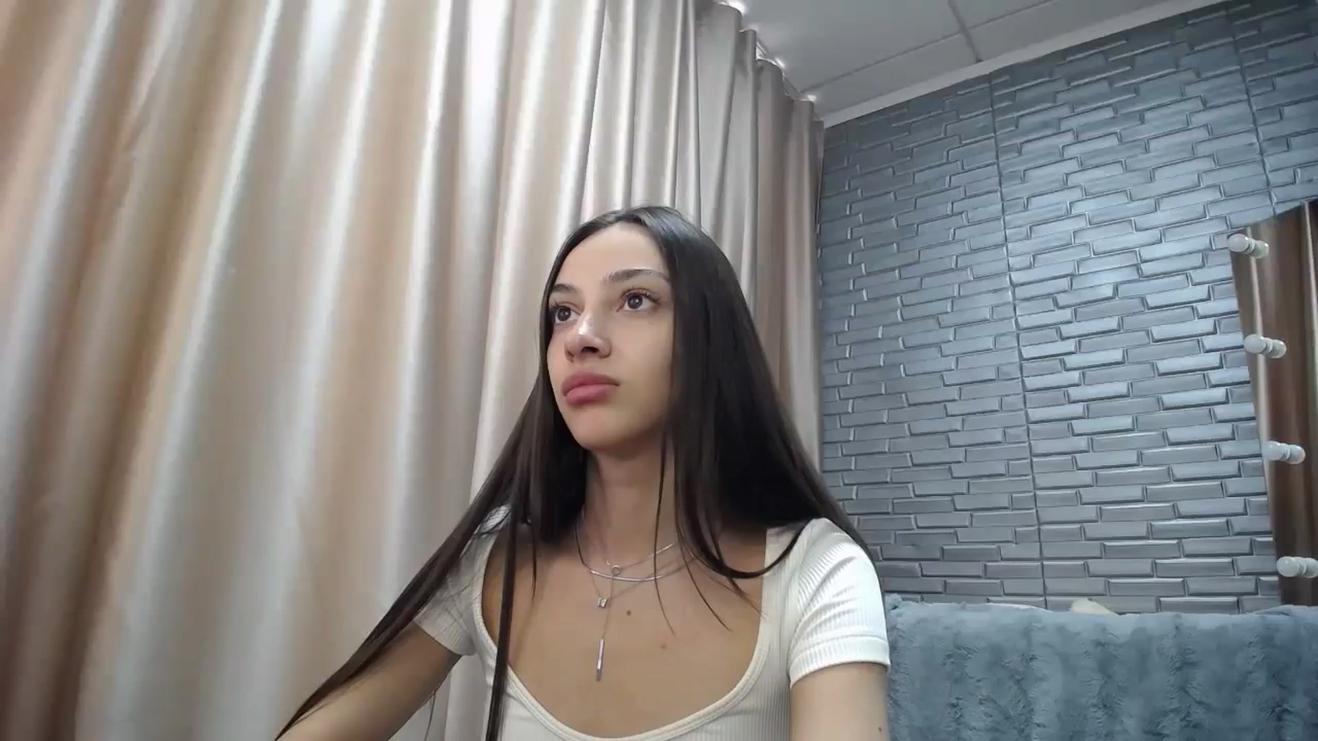 Gallery image thumbnail from Lea_Lexis's myfreecams stream on, 10/13/2023, 11:37 image 8 of 20