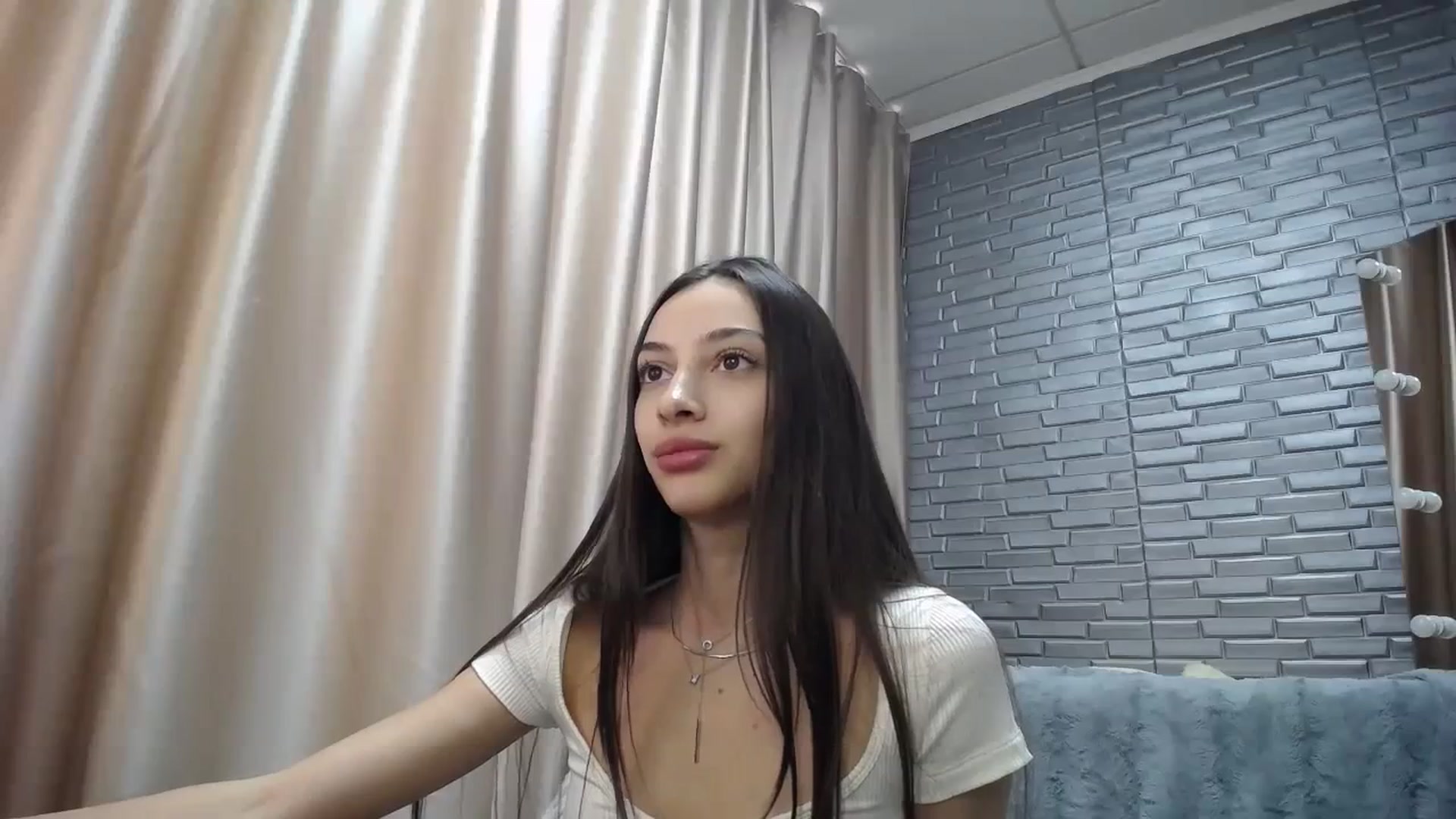 Gallery image thumbnail from Lea_Lexis's myfreecams stream on, 10/13/2023, 11:37 image 9 of 20
