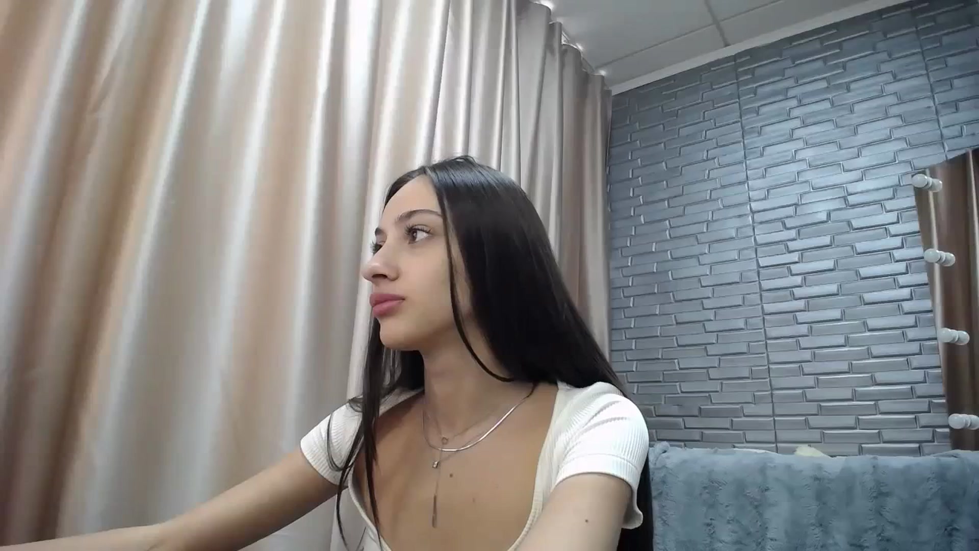 Gallery image thumbnail from Lea_Lexis's myfreecams stream on, 10/13/2023, 11:37 image 11 of 20