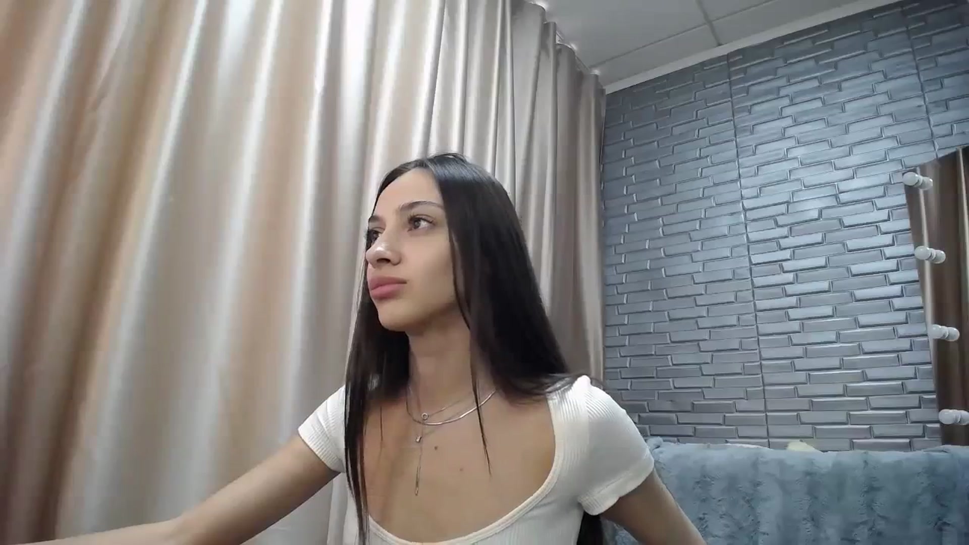 Gallery image thumbnail from Lea_Lexis's myfreecams stream on, 10/13/2023, 11:37 image 10 of 20