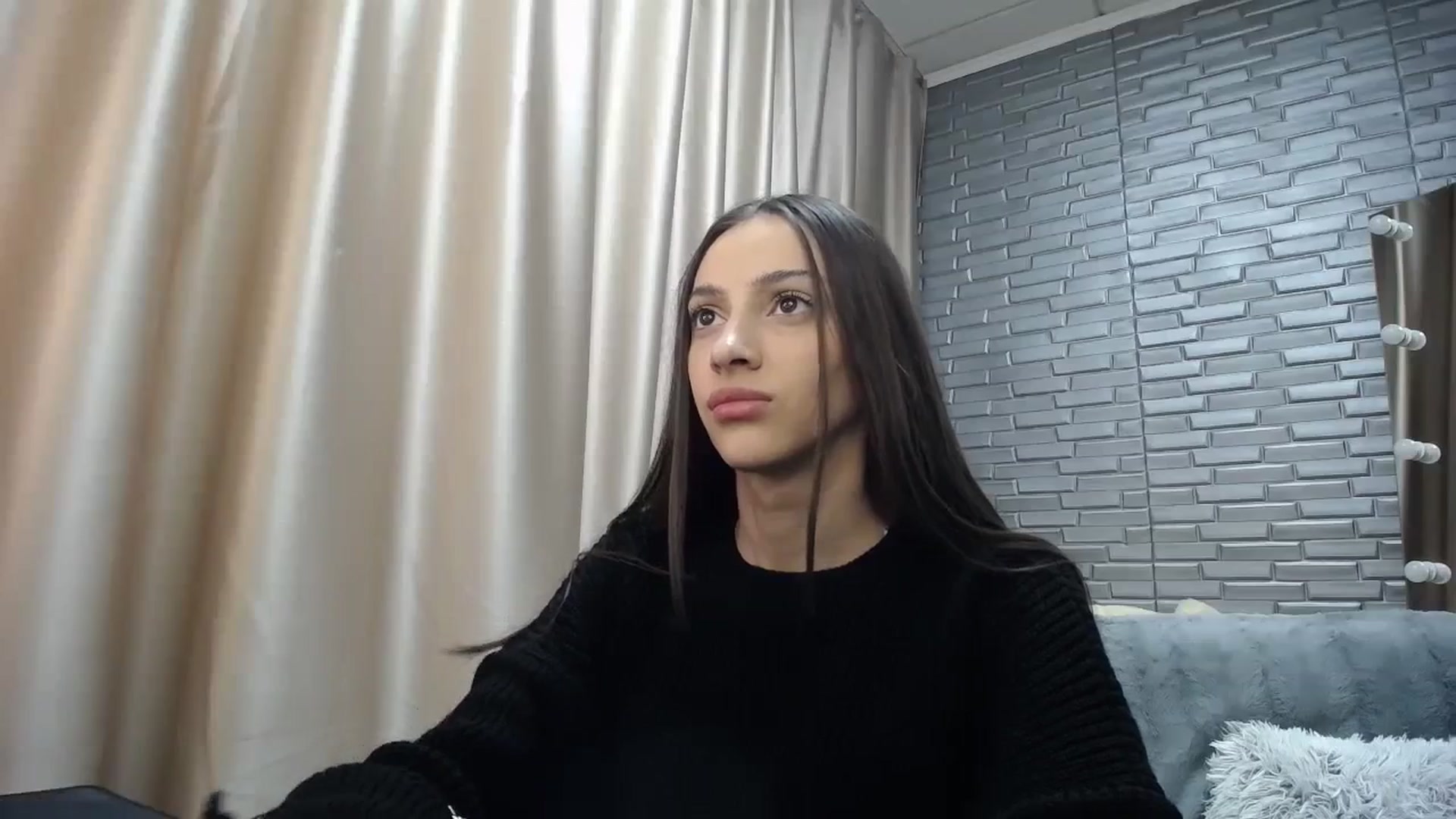Gallery image thumbnail from Lea_Lexis's myfreecams stream on, 11/21/2023, 14:34 image 12 of 20