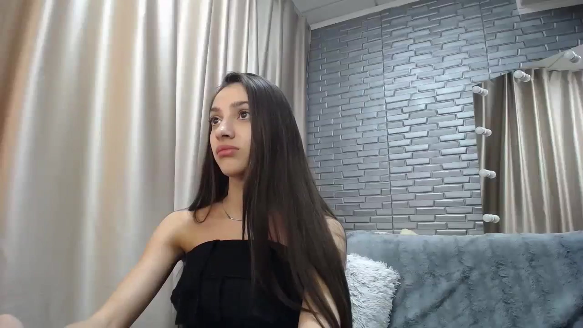 Gallery image thumbnail from Lea_Lexis's myfreecams stream on, 12/10/2023, 14:07 image 8 of 20