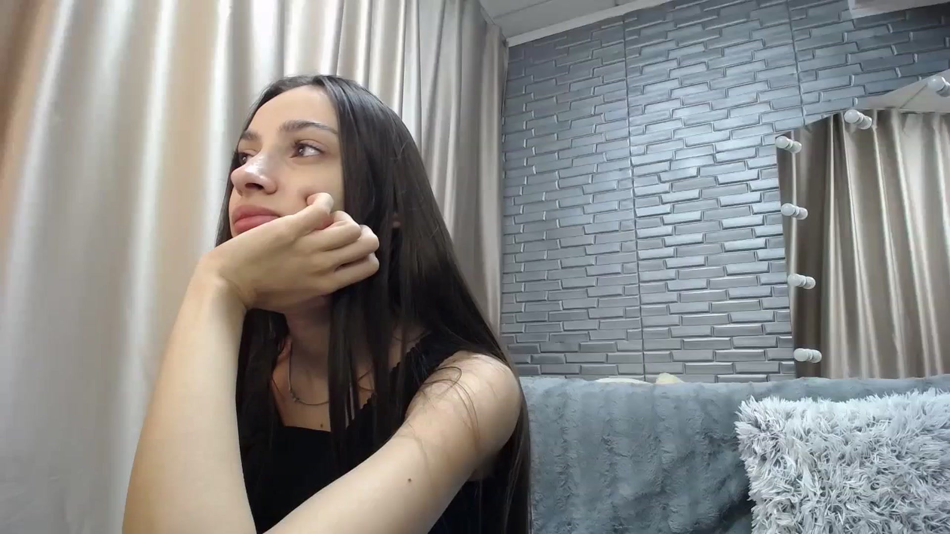 Gallery image thumbnail from Lea_Lexis's myfreecams stream on, 12/10/2023, 14:07 image 1 of 20