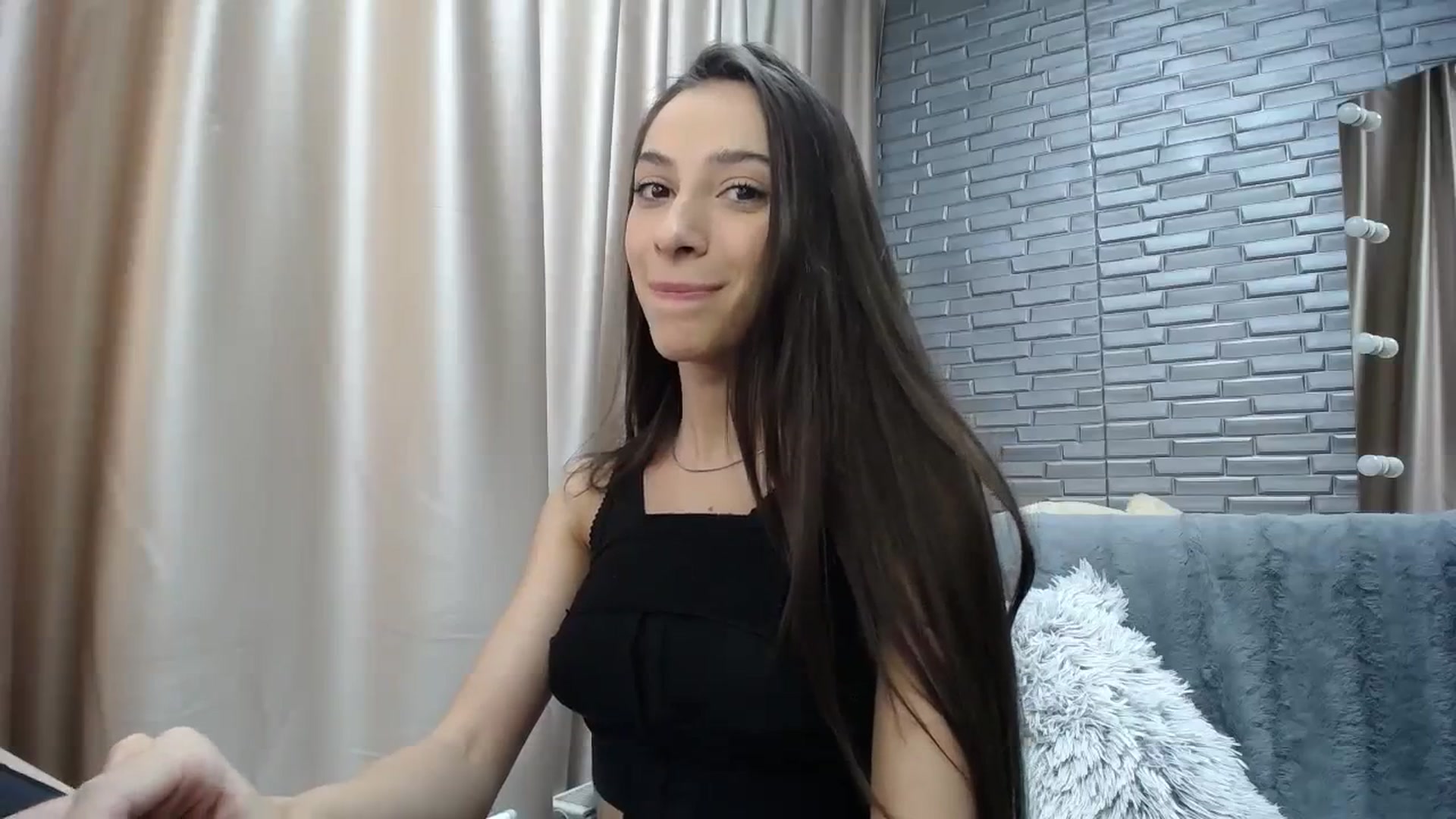 Gallery image thumbnail from Lea_Lexis's myfreecams stream on, 12/11/2023, 10:38 image 13 of 20