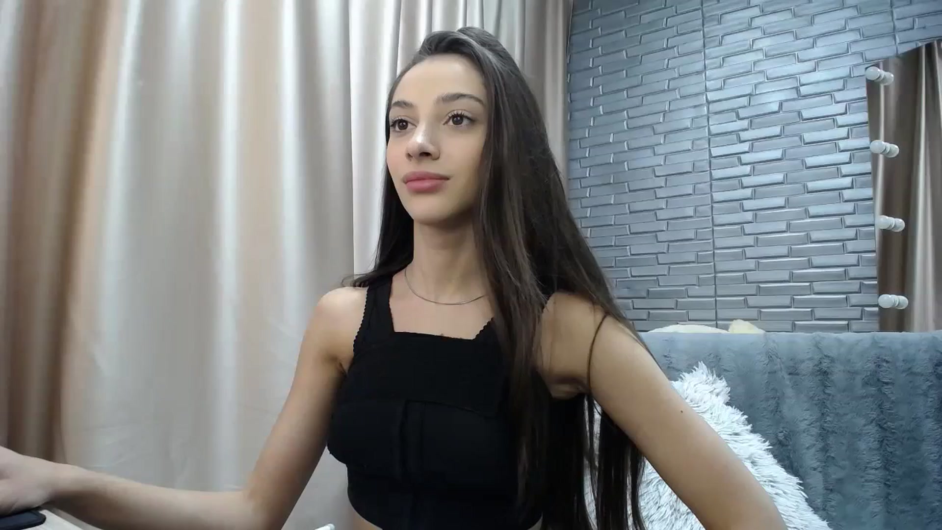 Gallery image thumbnail from Lea_Lexis's myfreecams stream on, 12/11/2023, 10:38 image 20 of 20