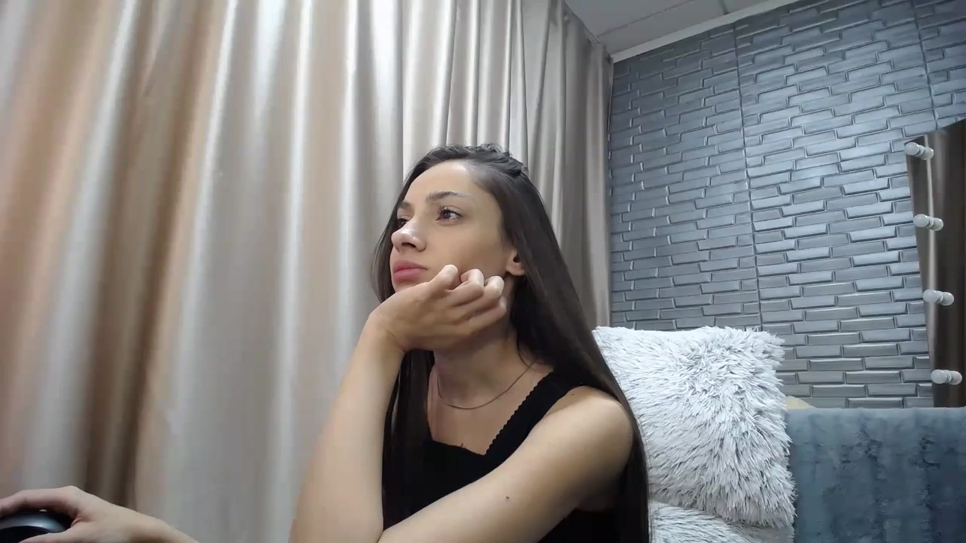 Gallery image thumbnail from Lea_Lexis's myfreecams stream on, 12/11/2023, 14:00 image 2 of 20