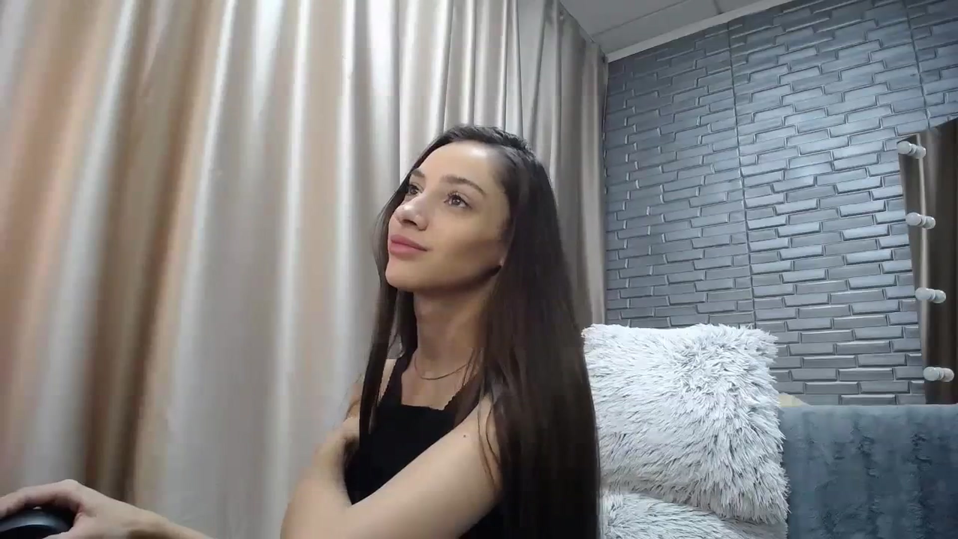 Gallery image thumbnail from Lea_Lexis's myfreecams stream on, 12/11/2023, 14:00 image 8 of 20
