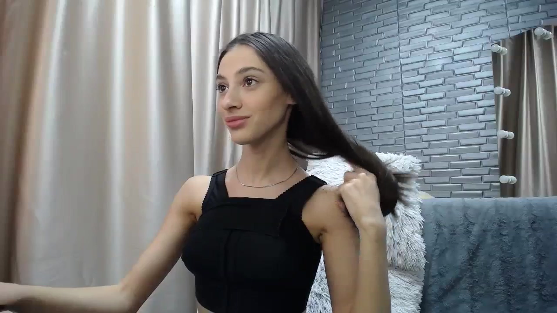 Gallery image thumbnail from Lea_Lexis's myfreecams stream on, 12/12/2023, 10:09 image 13 of 20