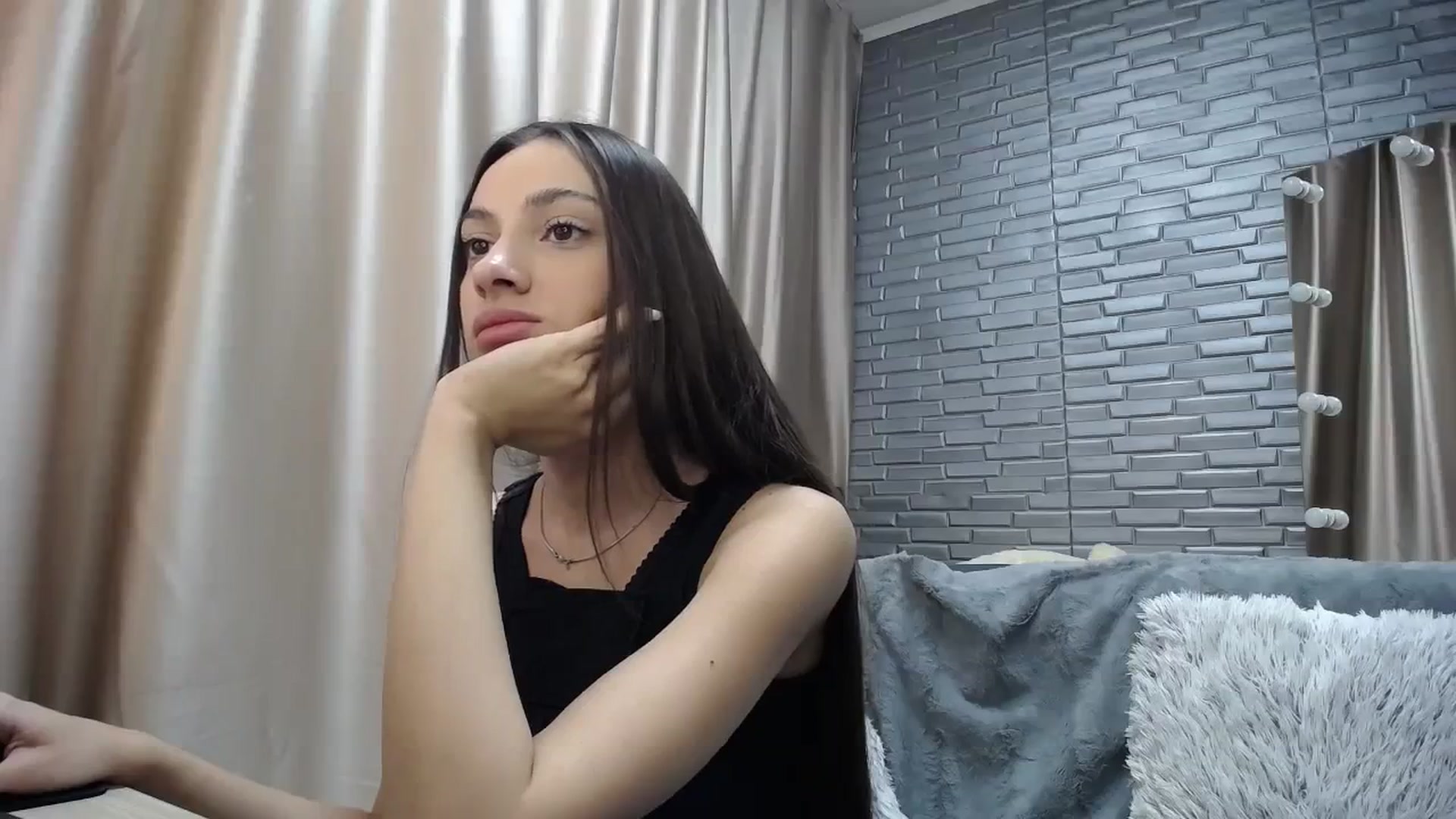 Gallery image thumbnail from Lea_Lexis's myfreecams stream on, 12/13/2023, 14:37 image 5 of 20