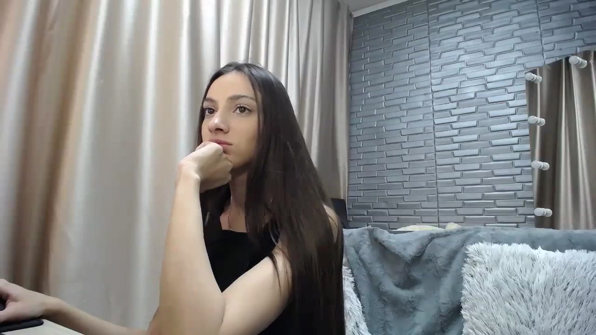 Gallery image thumbnail from Lea_Lexis's myfreecams stream on, 12/13/2023, 14:37 image 2 of 20