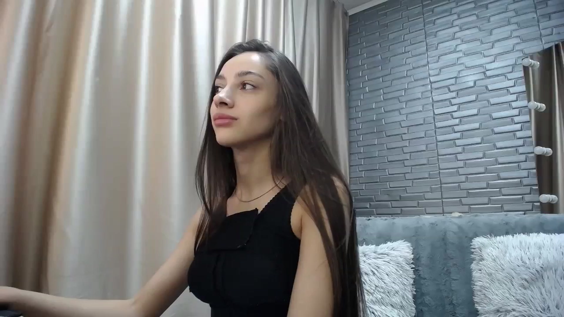 Gallery image thumbnail from Lea_Lexis's myfreecams stream on, 12/19/2023, 11:25 image 13 of 20