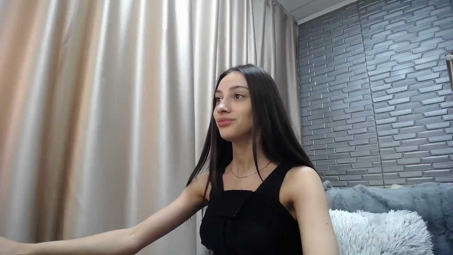 Gallery image thumbnail from Lea_Lexis's myfreecams stream on, 12/19/2023, 13:12 image 13 of 20