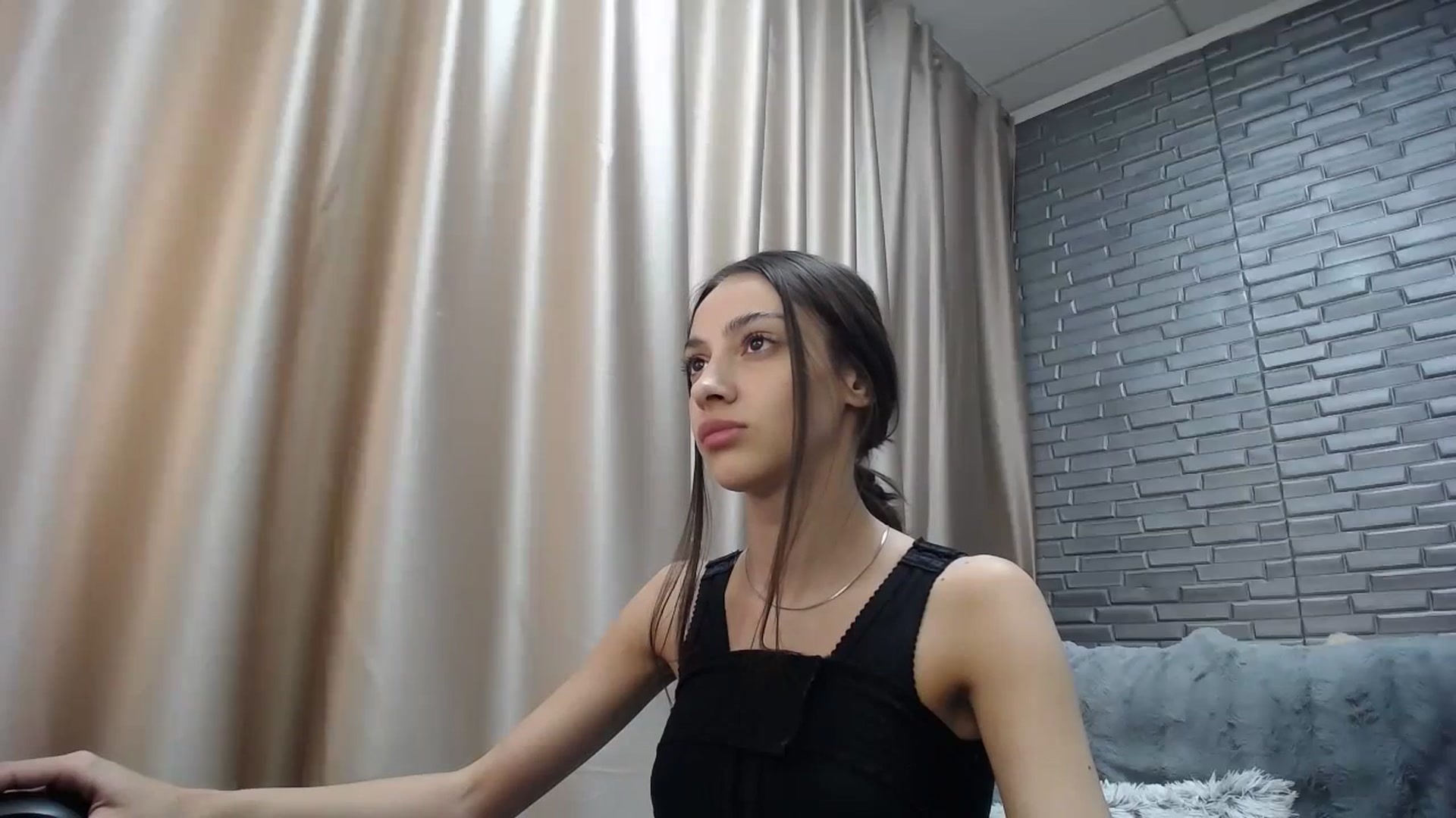Gallery image thumbnail from Lea_Lexis's myfreecams stream on, 12/22/2023, 13:43 image 7 of 20