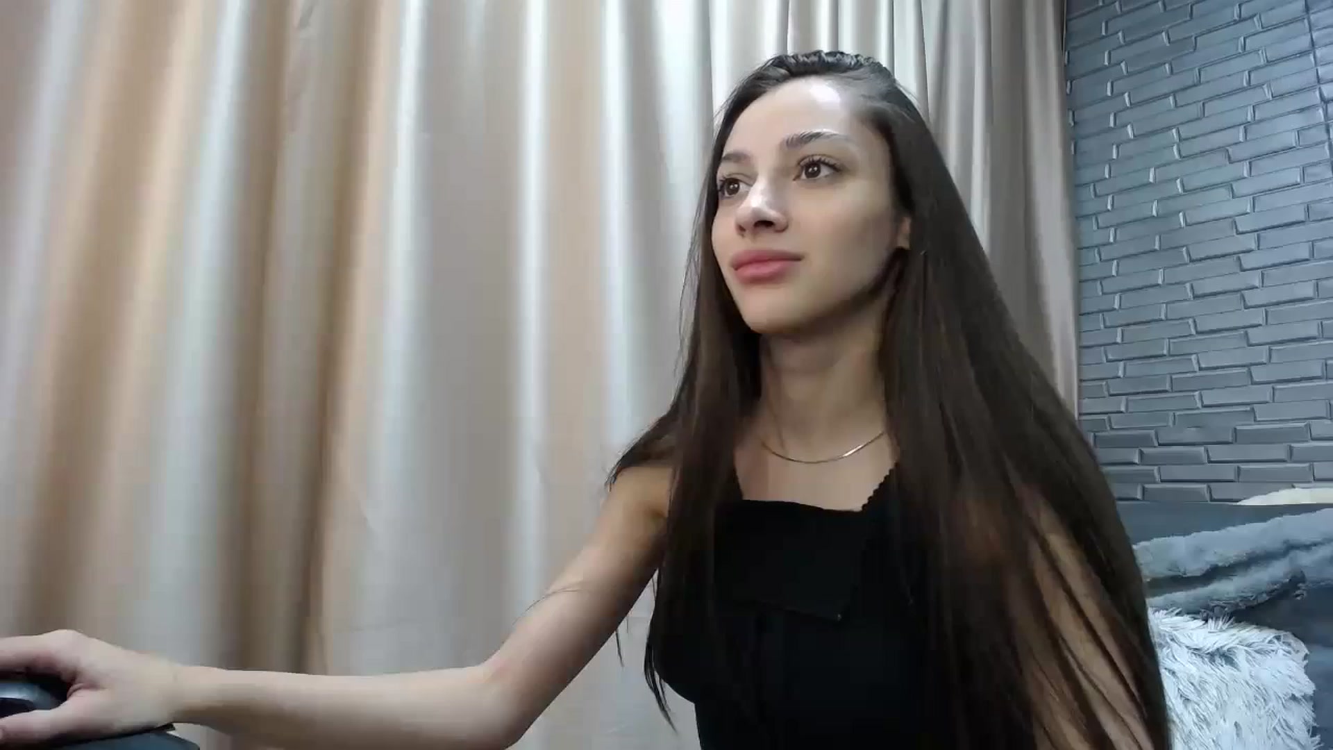 Gallery image thumbnail from Lea_Lexis's myfreecams stream on, 12/23/2023, 13:07 image 16 of 20