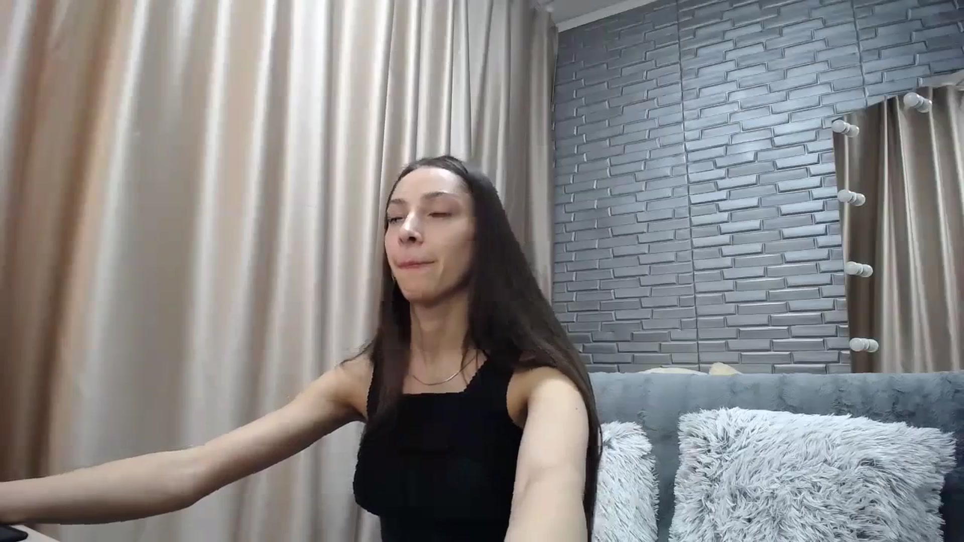 Gallery image thumbnail from Lea_Lexis's myfreecams stream on, 12/26/2023, 11:57 image 18 of 20