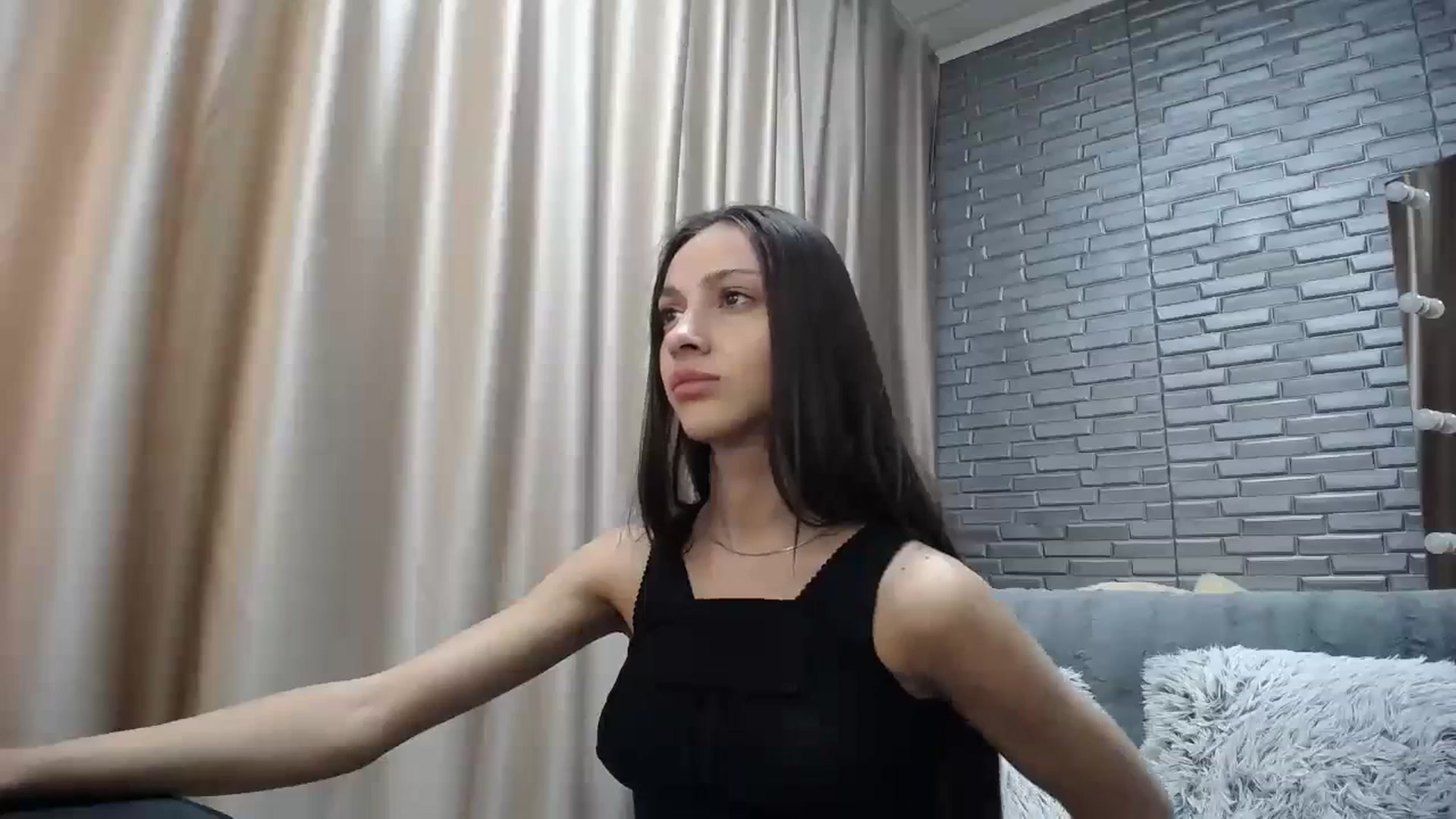 Gallery image thumbnail from Lea_Lexis's myfreecams stream on, 12/26/2023, 12:54 image 3 of 20
