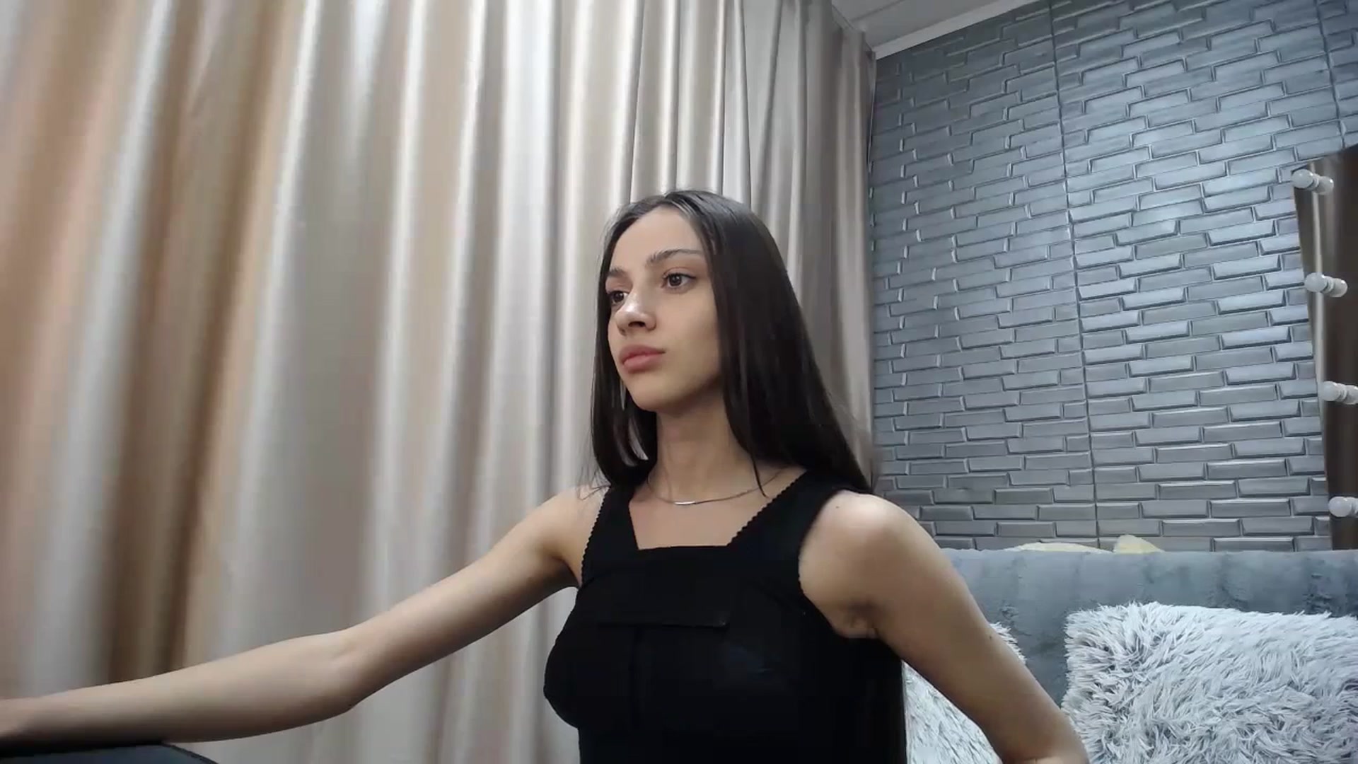 Gallery image thumbnail from Lea_Lexis's myfreecams stream on, 12/26/2023, 12:54 image 2 of 20