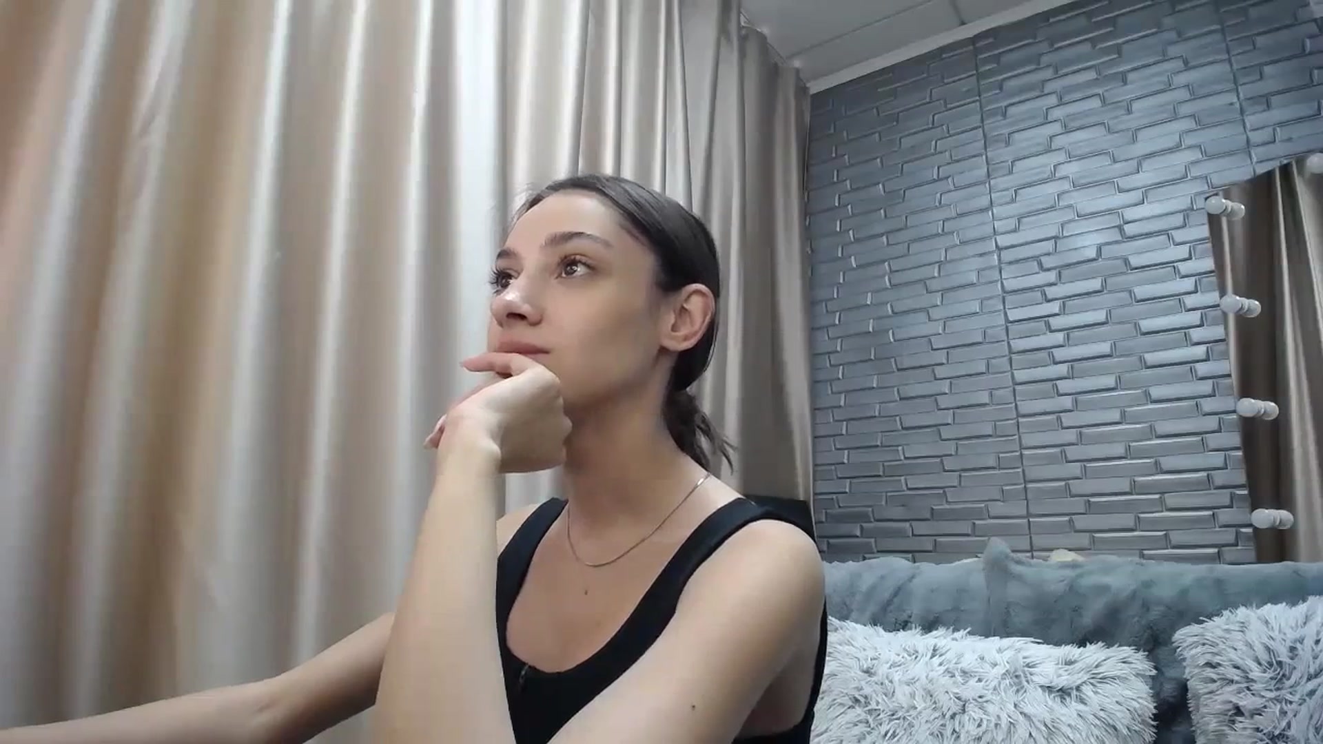 Gallery image thumbnail from Lea_Lexis's myfreecams stream on, 01/04/2024, 14:54 image 3 of 20
