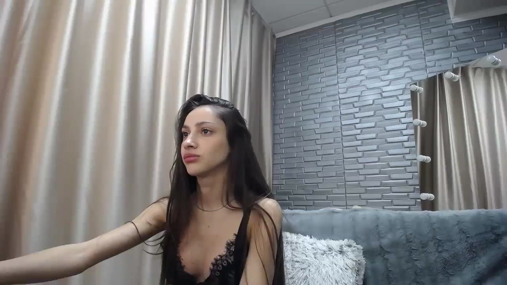 Gallery image thumbnail from Lea_Lexis's myfreecams stream on, 01/05/2024, 14:05 image 14 of 20