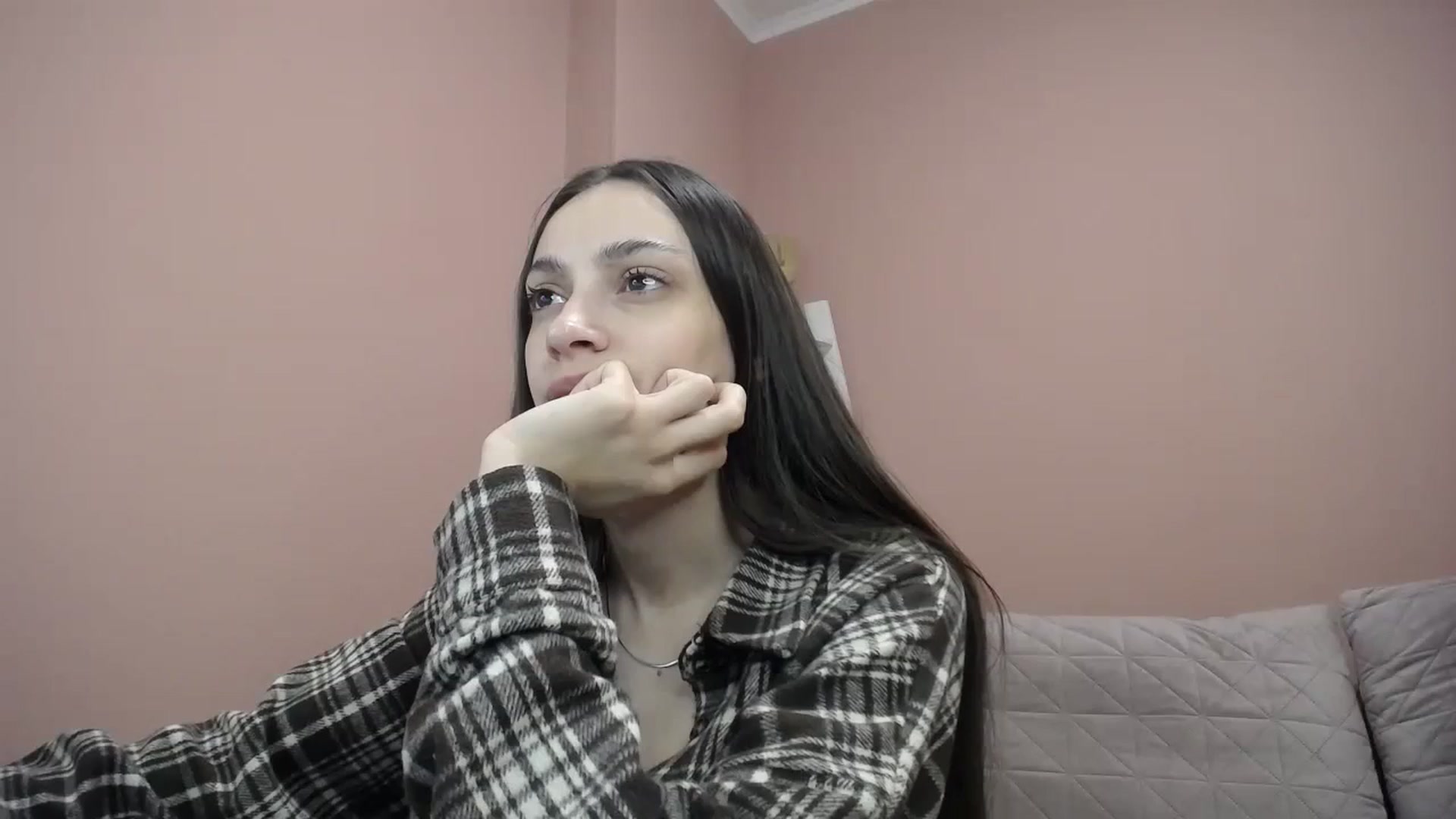 Gallery image thumbnail from Lea_Lexis's myfreecams stream on, 03/15/2024, 13:20 image 19 of 20