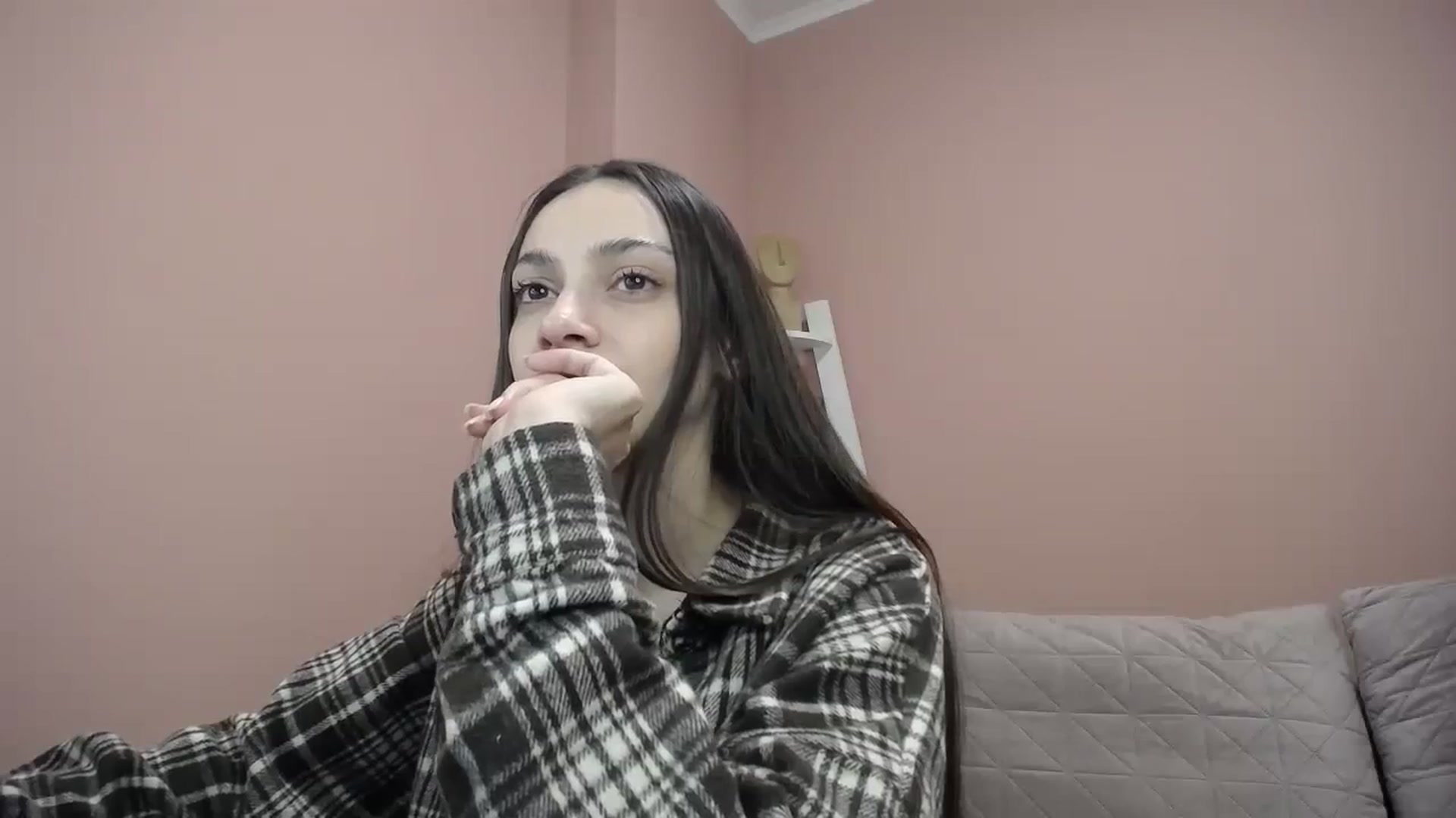 Gallery image thumbnail from Lea_Lexis's myfreecams stream on, 03/15/2024, 13:20 image 17 of 20