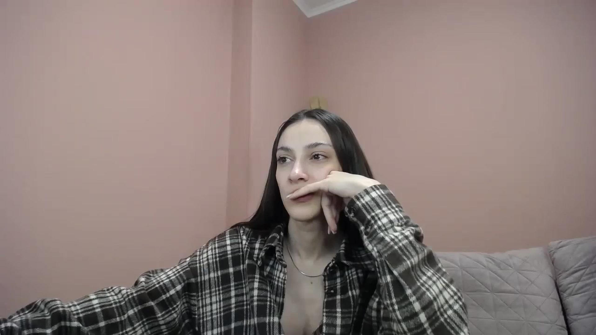 Gallery image thumbnail from Lea_Lexis's myfreecams stream on, 03/15/2024, 13:20 image 4 of 20