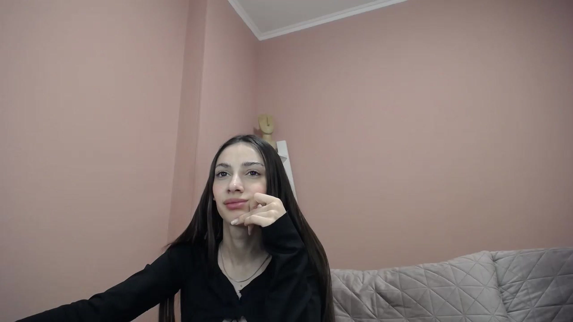 Gallery image thumbnail from Lea_Lexis's myfreecams stream on, 03/25/2024, 11:08 image 18 of 20