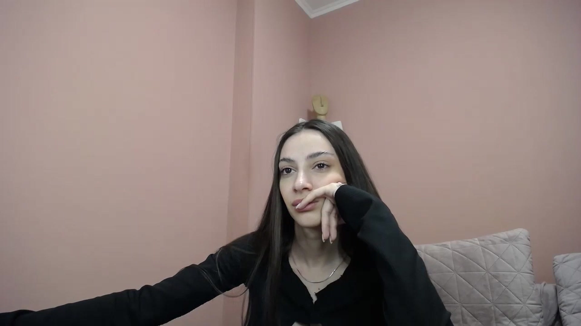 Gallery image thumbnail from Lea_Lexis's myfreecams stream on, 03/29/2024, 12:30 image 5 of 20