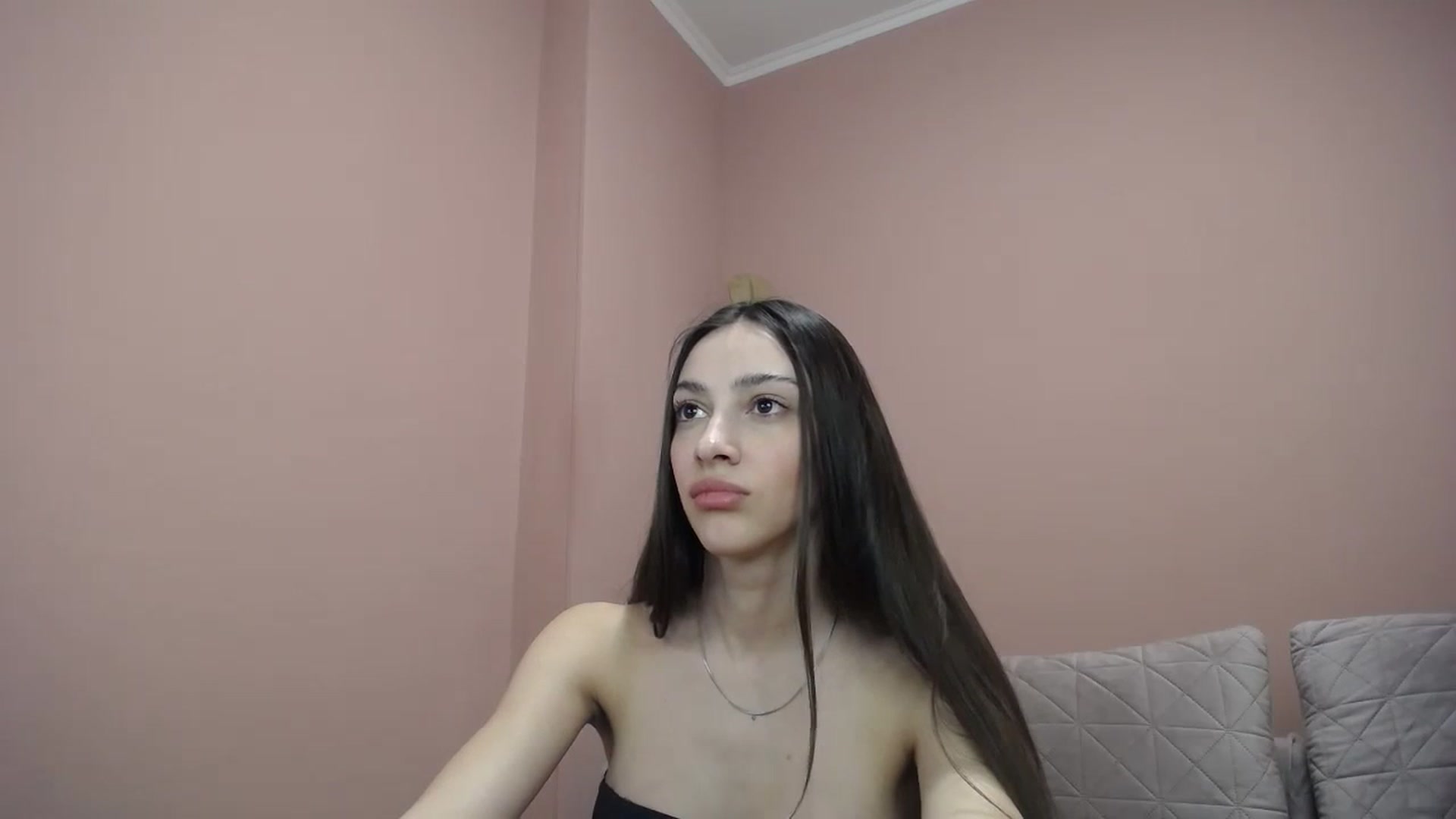 Gallery image thumbnail from Lea_Lexis's myfreecams stream on, 03/31/2024, 10:20 image 5 of 20