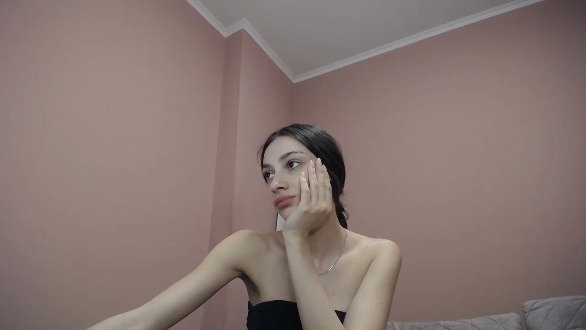 Gallery image thumbnail from Lea_Lexis's myfreecams stream on, 03/31/2024, 13:39 image 5 of 20