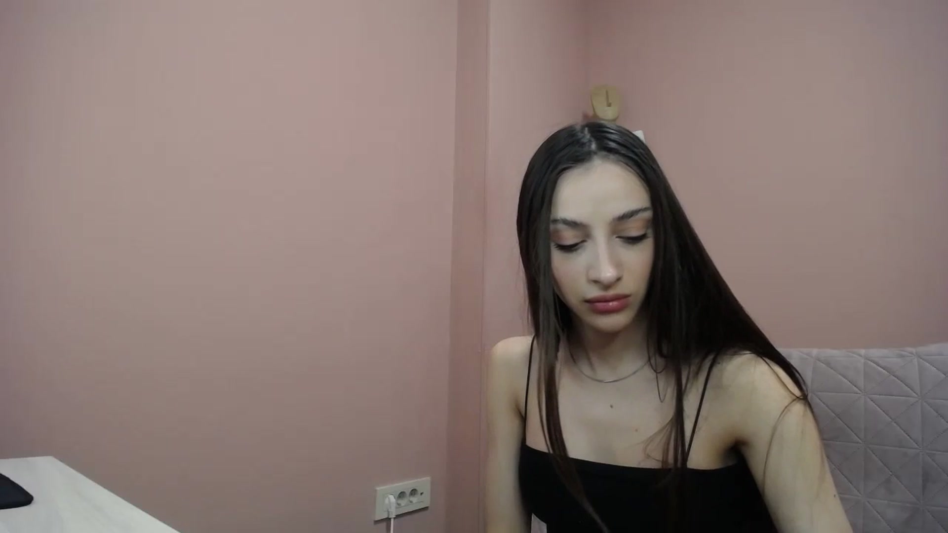 Gallery image thumbnail from Lea_Lexis's myfreecams stream on, 04/06/2024, 10:29 image 4 of 20