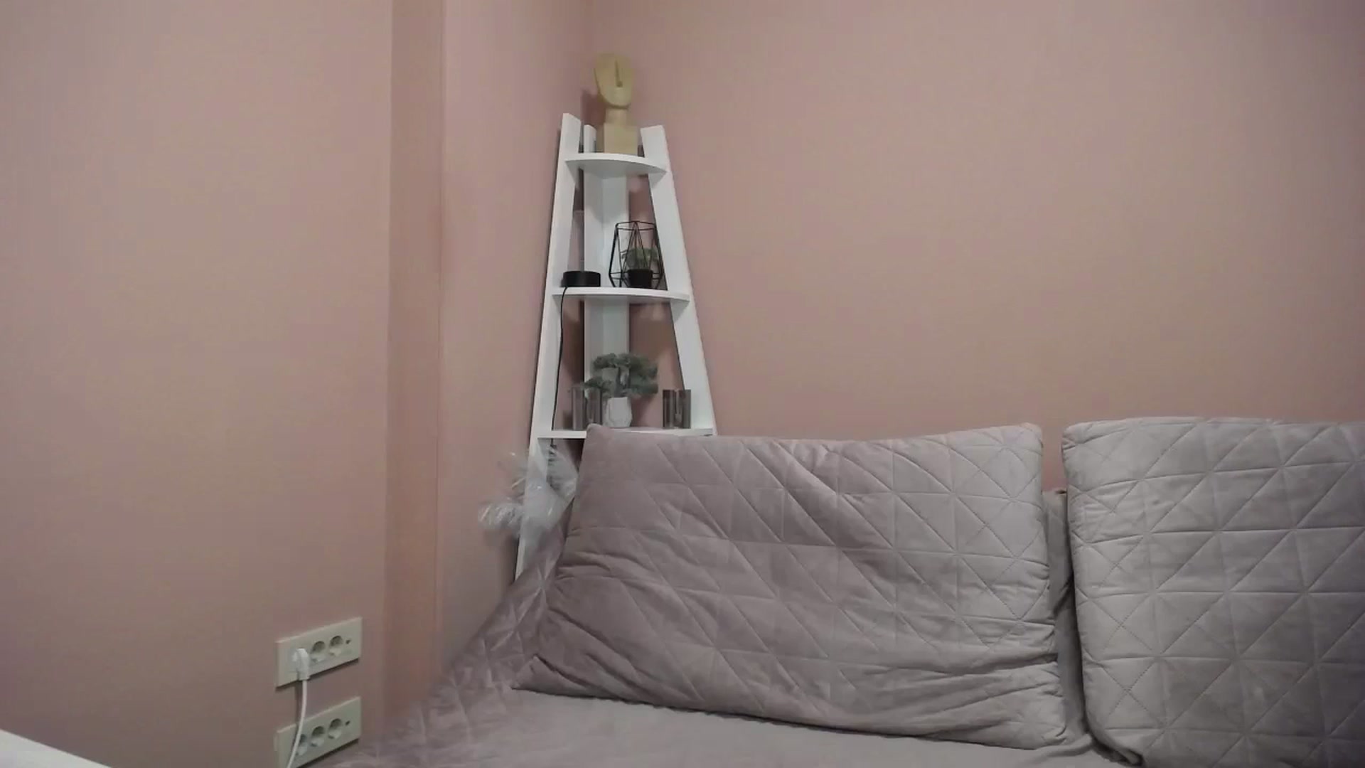 Gallery image thumbnail from Lea_Lexis's myfreecams stream on, 04/08/2024, 08:36 image 12 of 20