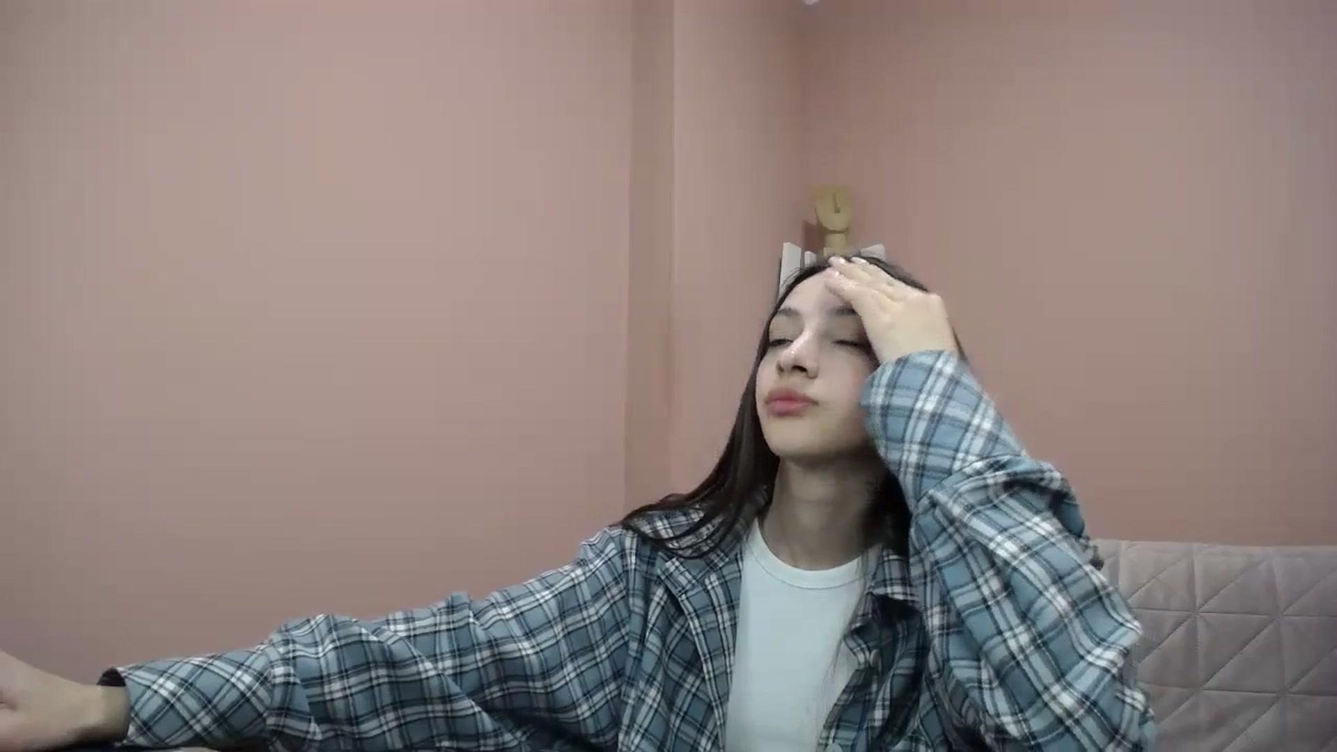 Gallery image thumbnail from Lea_Lexis's myfreecams stream on, 04/10/2024, 13:43 image 13 of 20