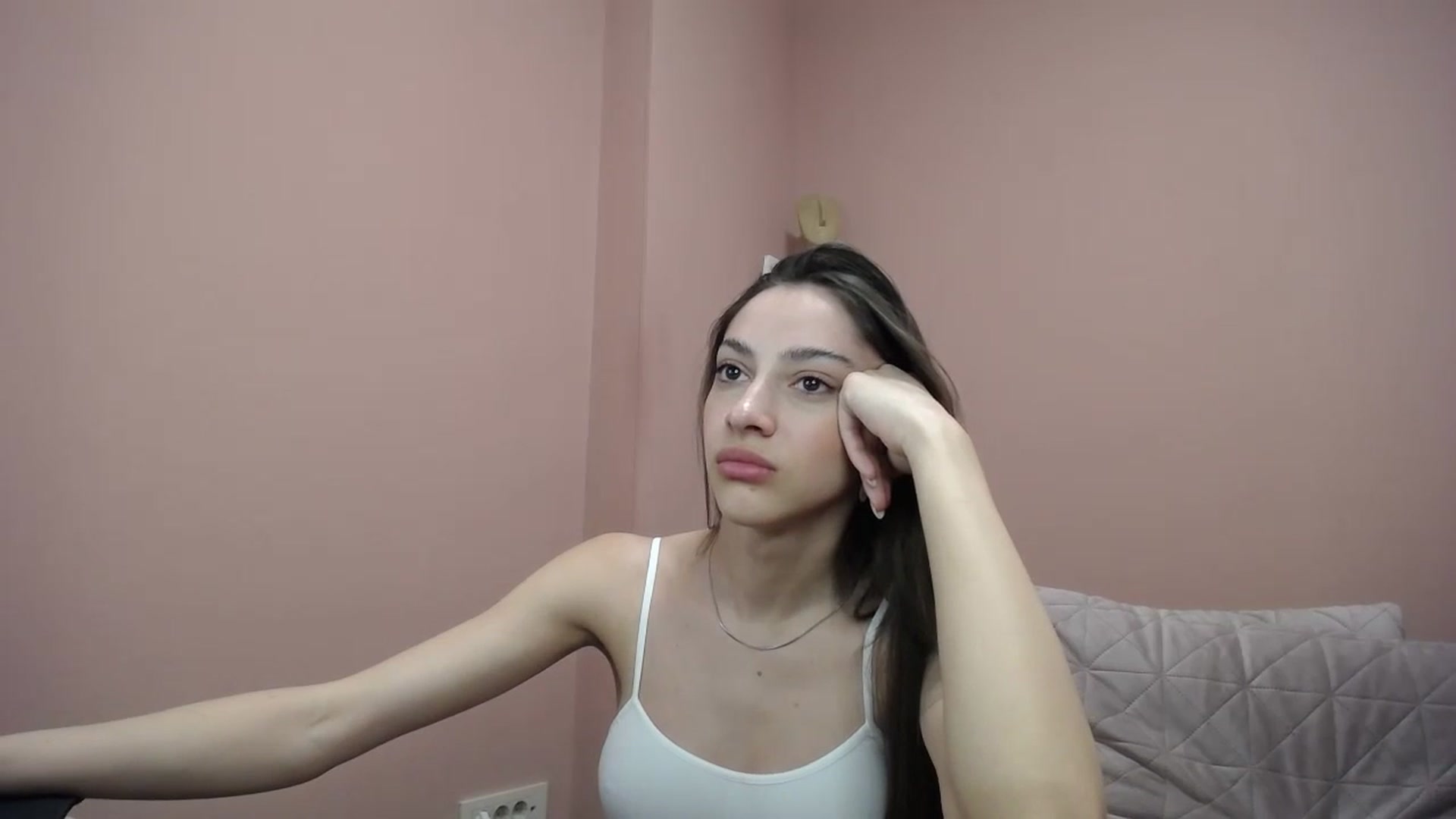 Gallery image thumbnail from Lea_Lexis's myfreecams stream on, 04/15/2024, 10:22 image 14 of 20