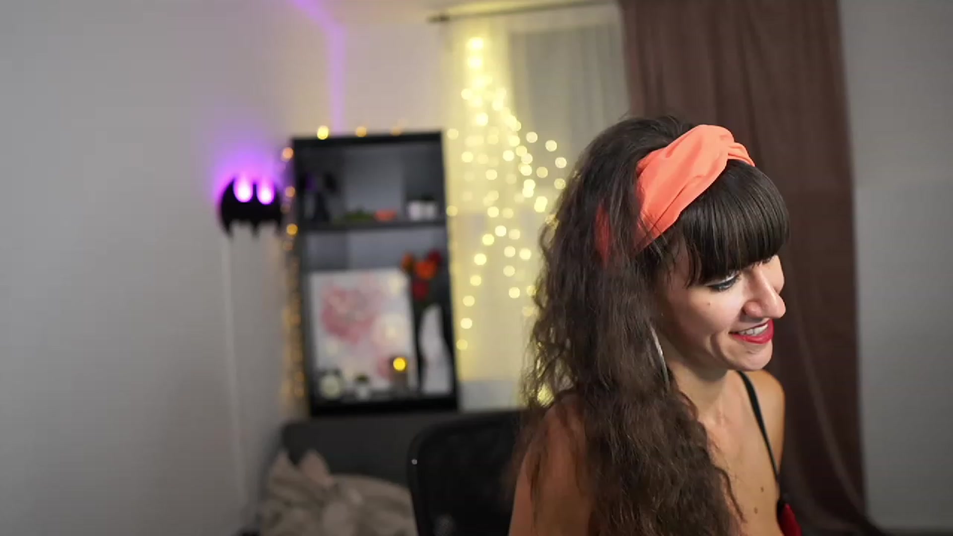 Gallery image thumbnail from Lea__Guerlin_'s myfreecams stream on, 09/27/2023, 10:27 image 8 of 20