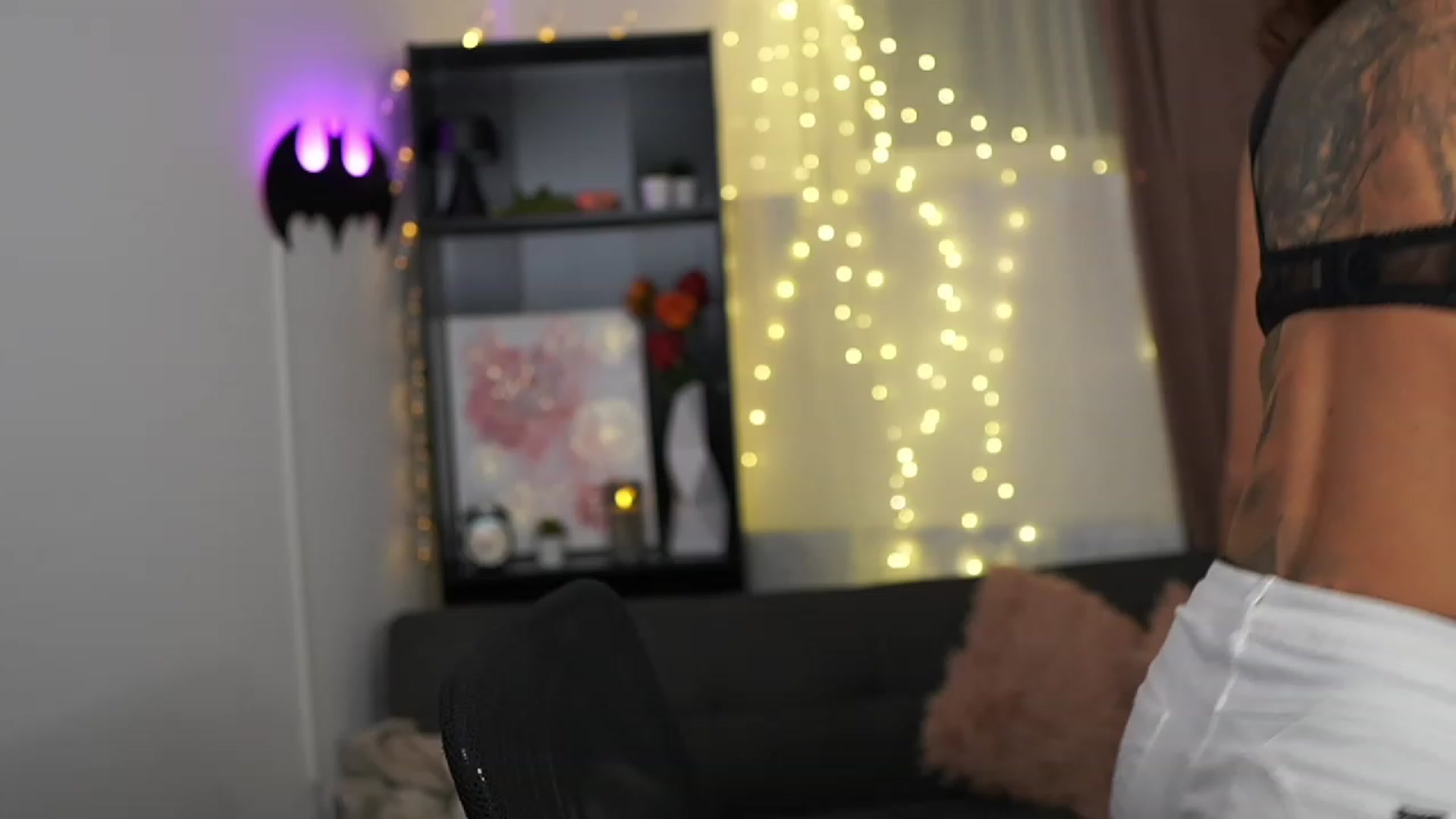 Gallery image thumbnail from Lea__Guerlin_'s myfreecams stream on, 09/27/2023, 10:42 image 19 of 20