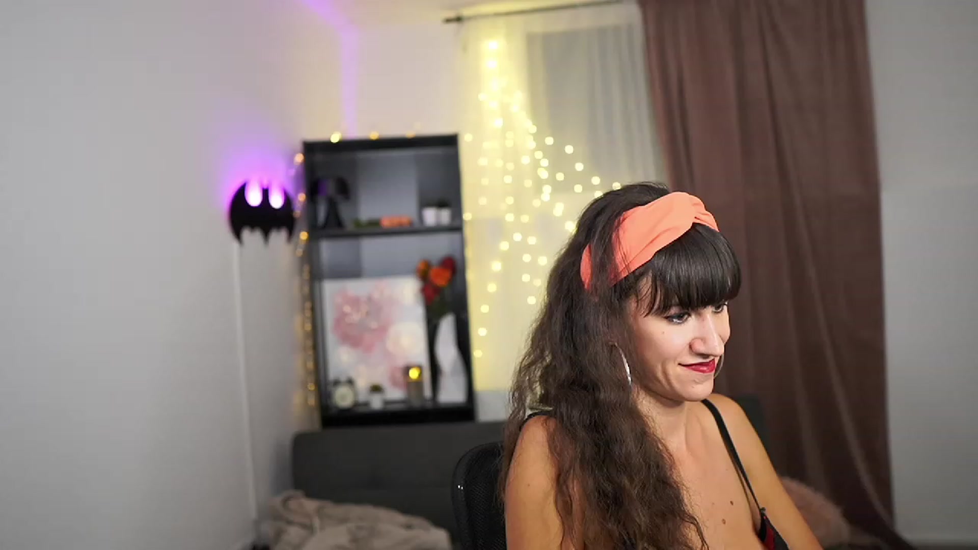 Gallery image thumbnail from Lea__Guerlin_'s myfreecams stream on, 09/27/2023, 13:03 image 15 of 20