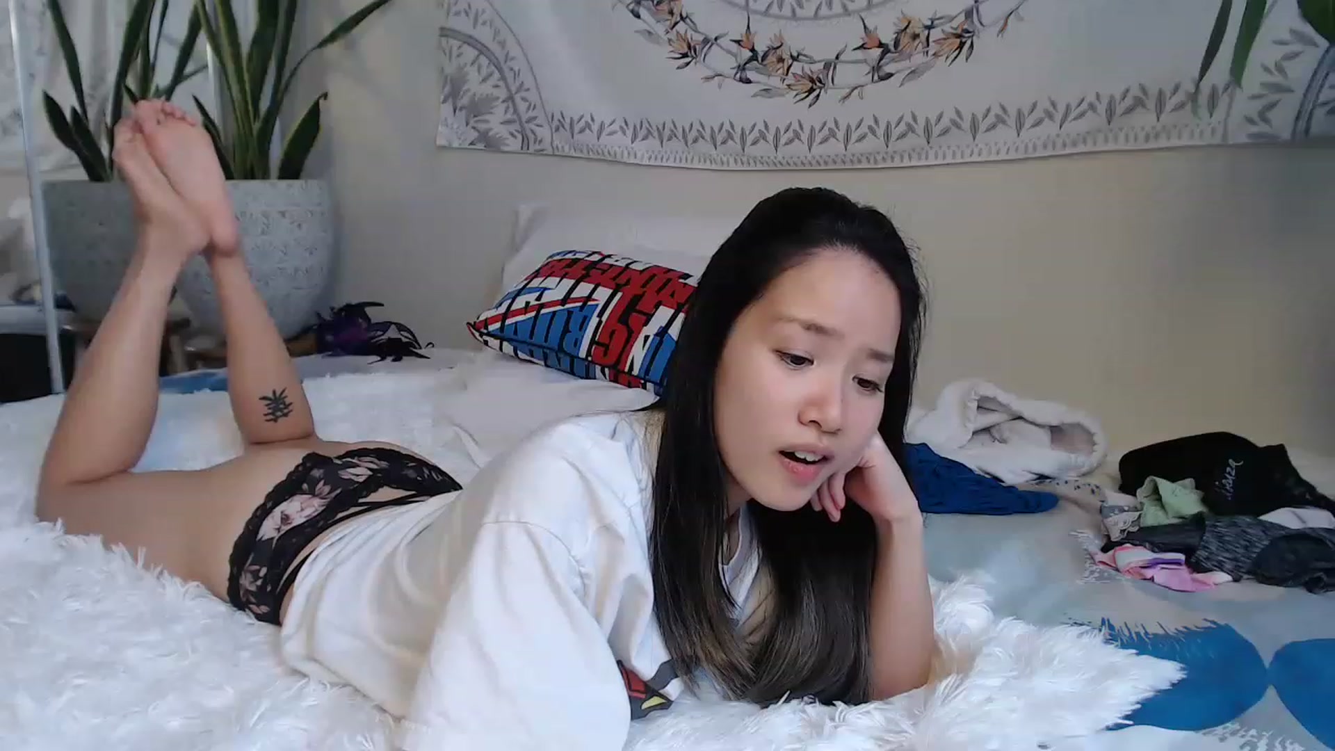 Gallery image thumbnail from LeahBella's myfreecams stream on, 11/19/2022, 19:02 image 2 of 20