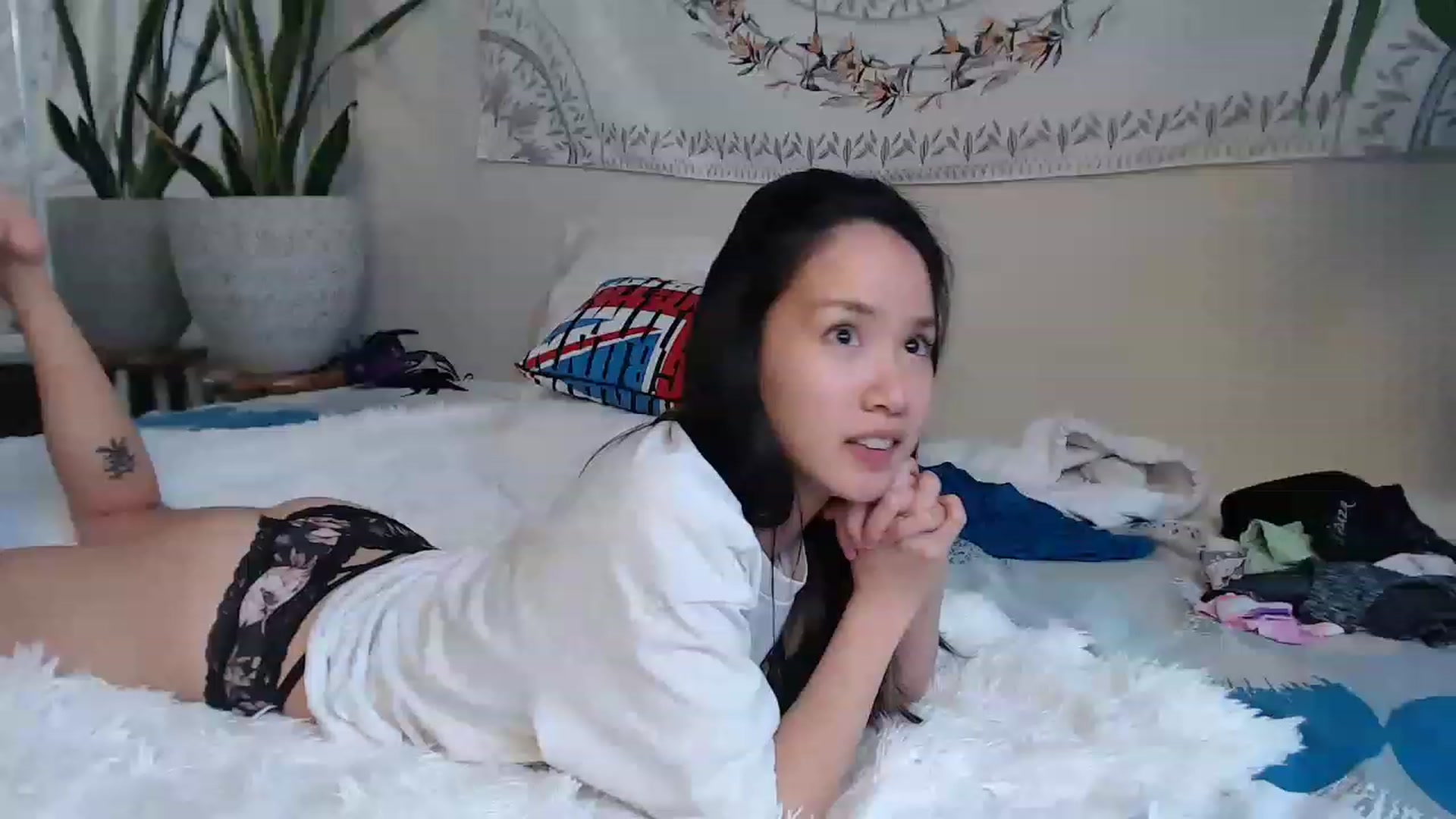 Gallery image thumbnail from LeahBella's myfreecams stream on, 11/19/2022, 19:02 image 9 of 20