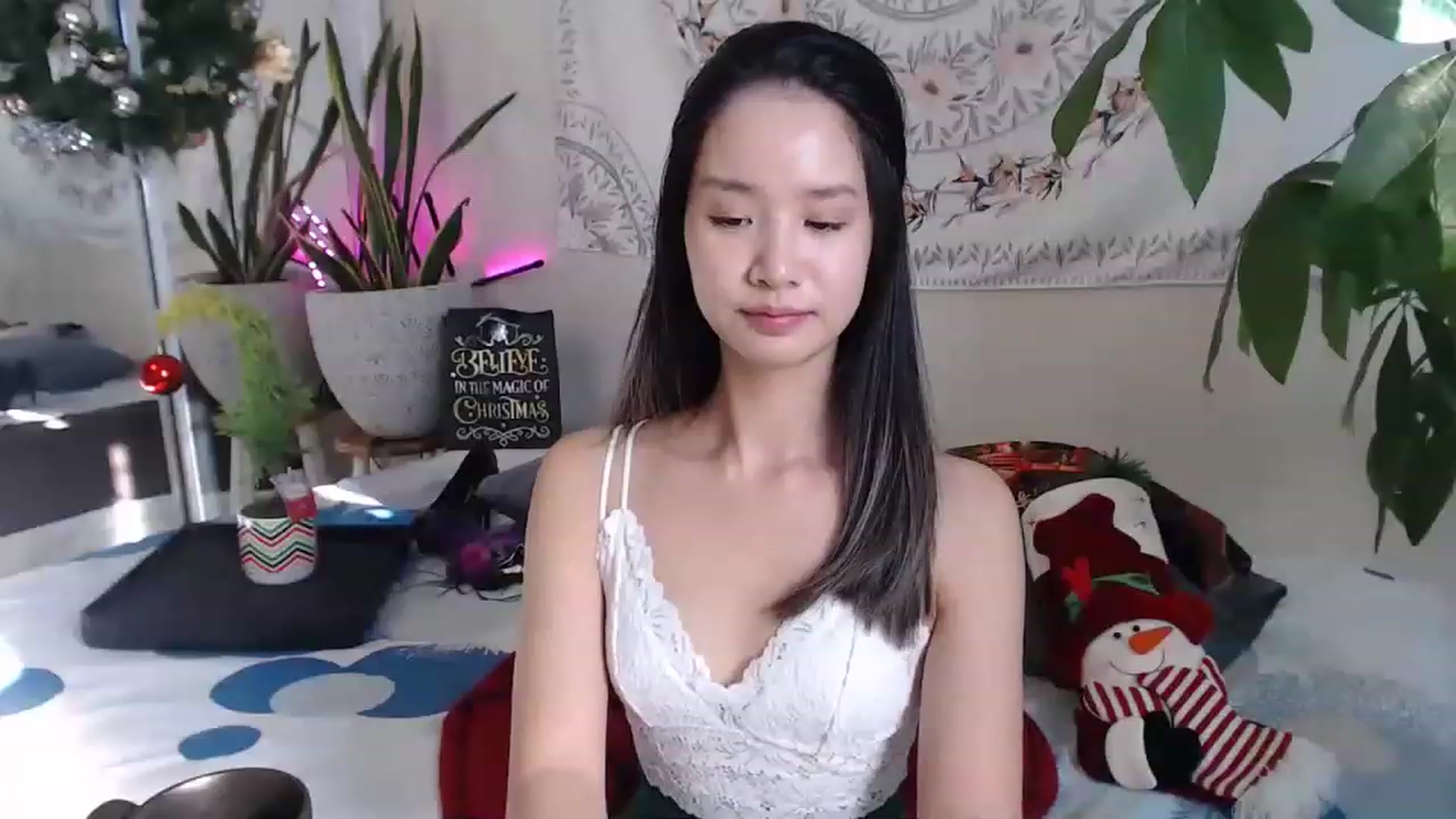 Gallery image thumbnail from LeahBella's myfreecams stream on, 11/26/2022, 17:01 image 17 of 20