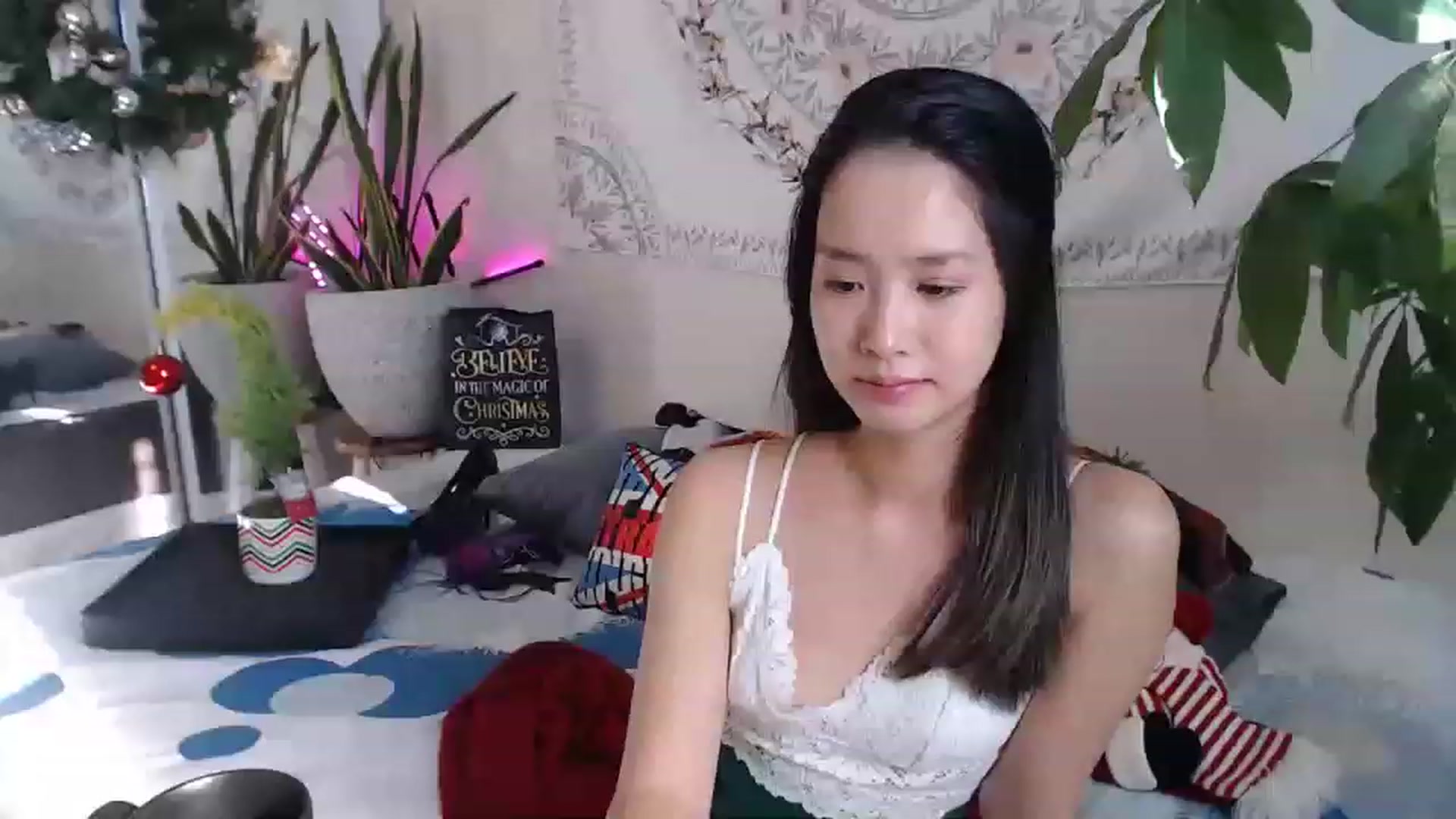 Gallery image thumbnail from LeahBella's myfreecams stream on, 11/26/2022, 17:01 image 19 of 20