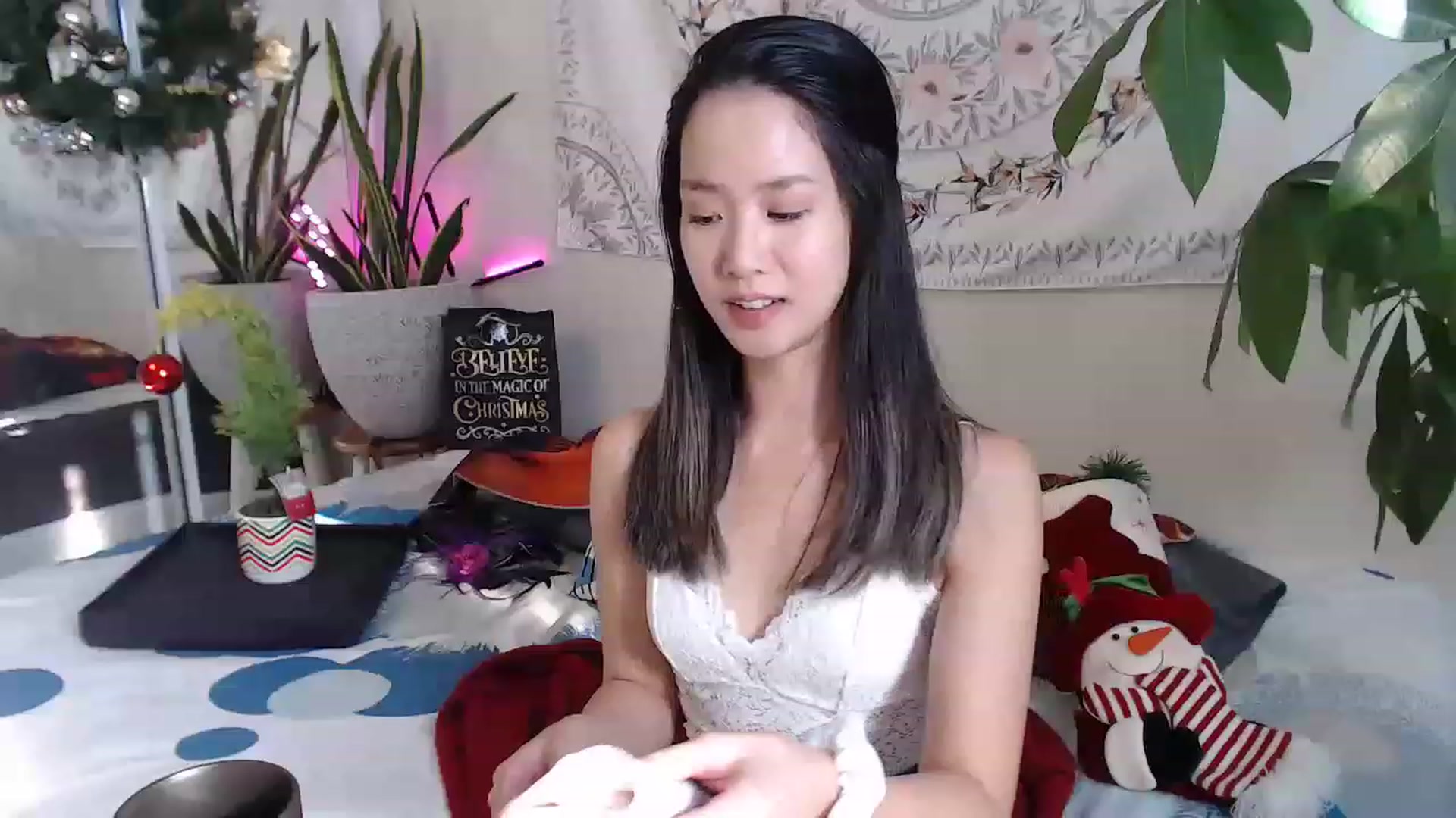 Gallery image thumbnail from LeahBella's myfreecams stream on, 11/26/2022, 17:01 image 13 of 20