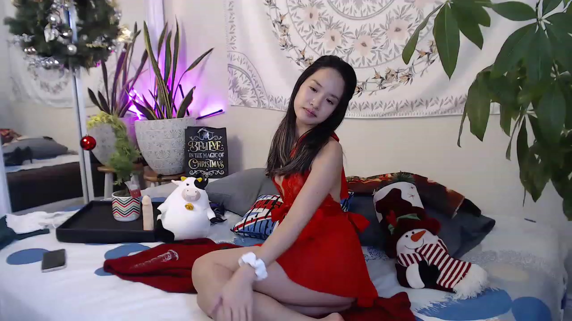 Gallery image thumbnail from LeahBella's myfreecams stream on, 11/26/2022, 19:53 image 10 of 20