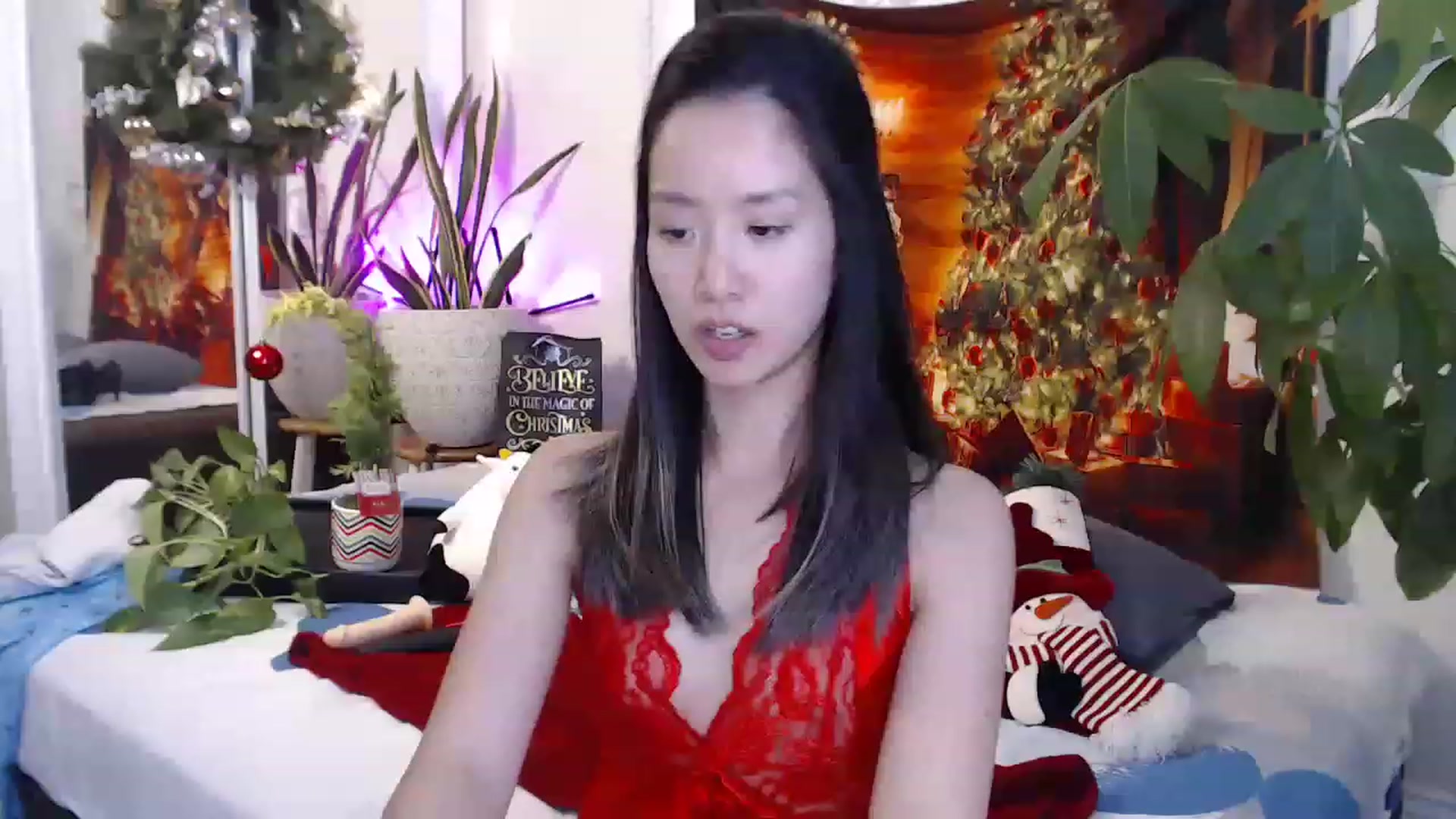 Gallery image thumbnail from LeahBella's myfreecams stream on, 11/27/2022, 18:22 image 16 of 20