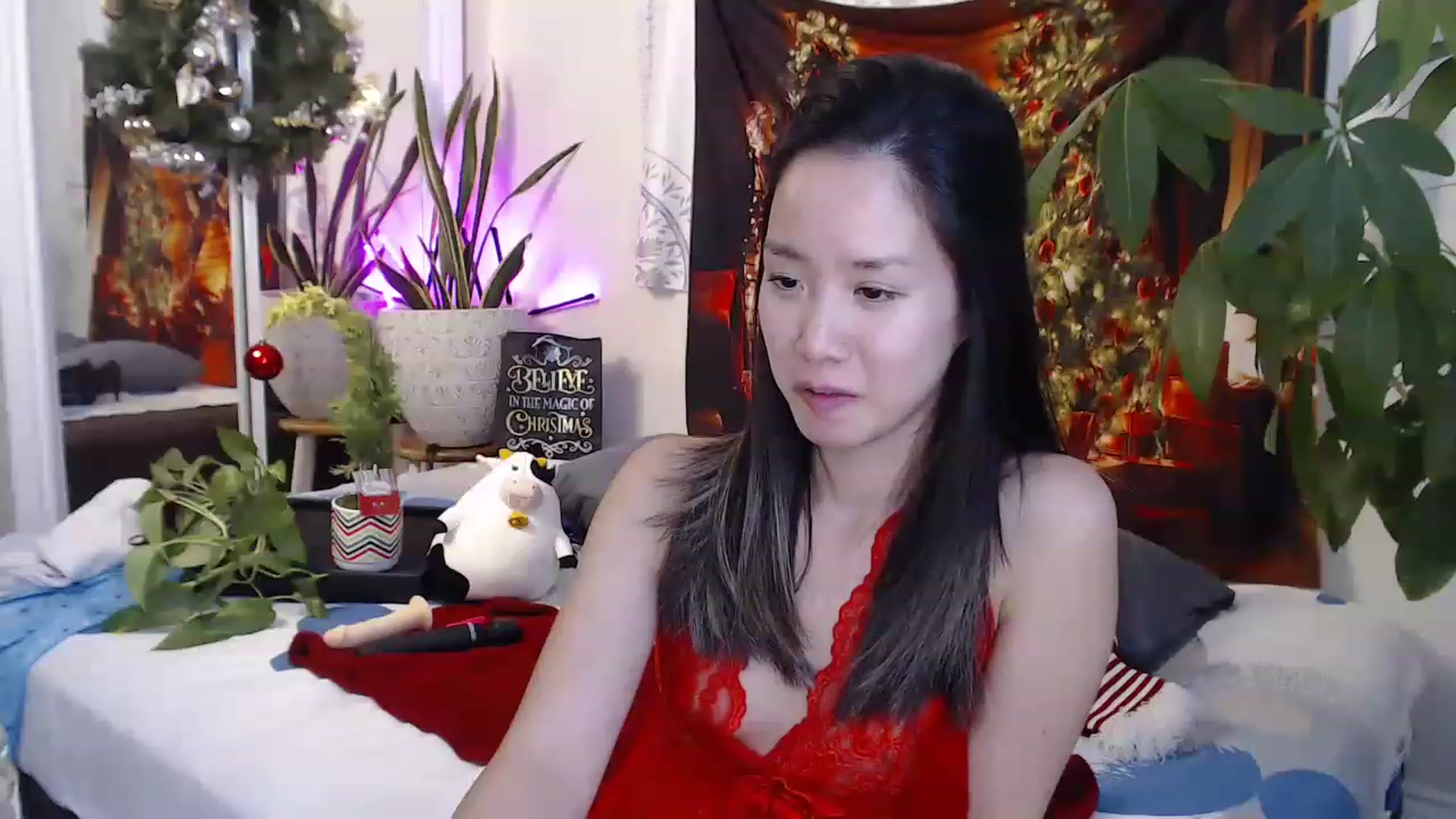 Gallery image thumbnail from LeahBella's myfreecams stream on, 11/27/2022, 18:22 image 12 of 20